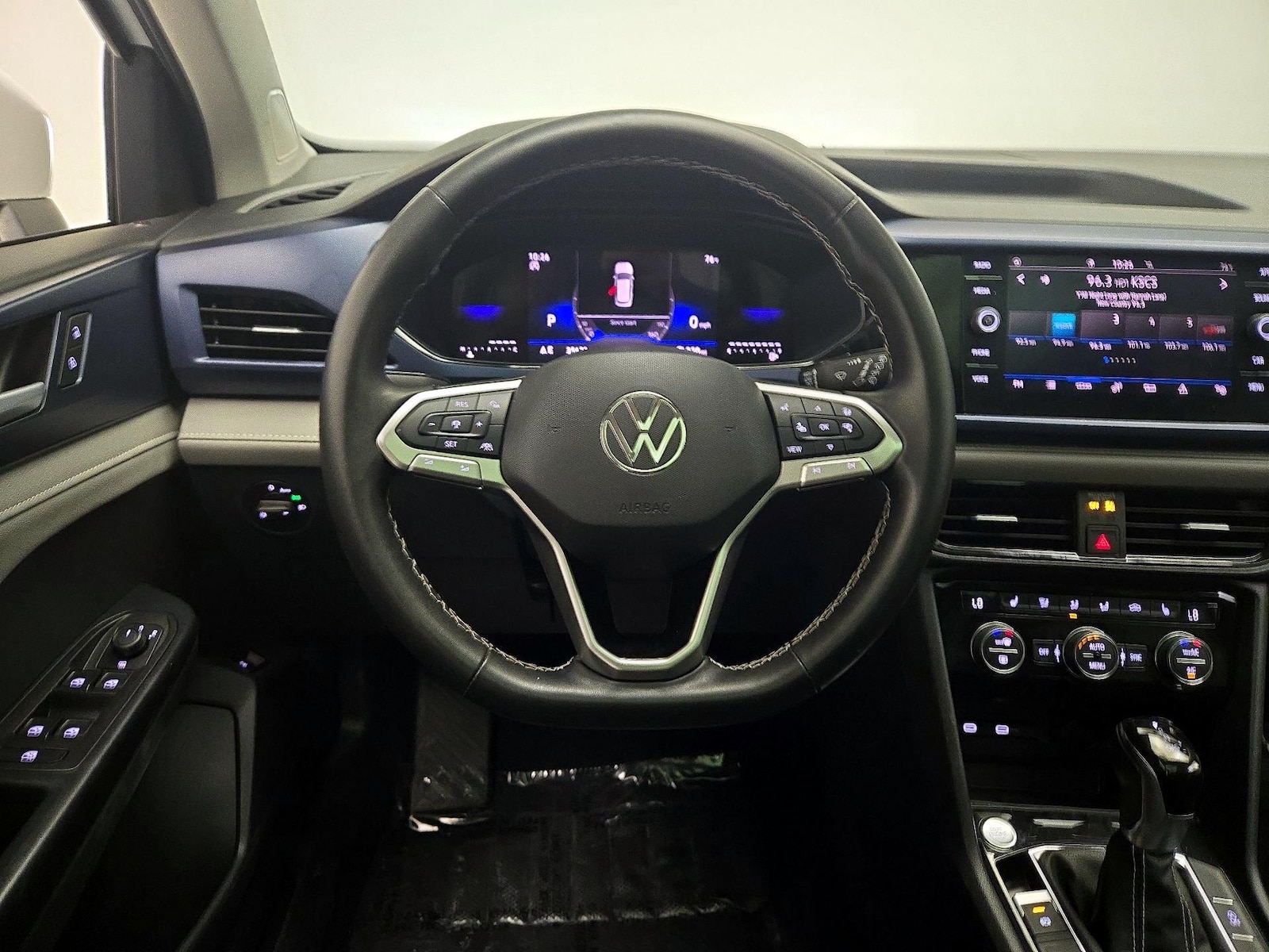 2024 Volkswagen Taos SE - Photo 11
