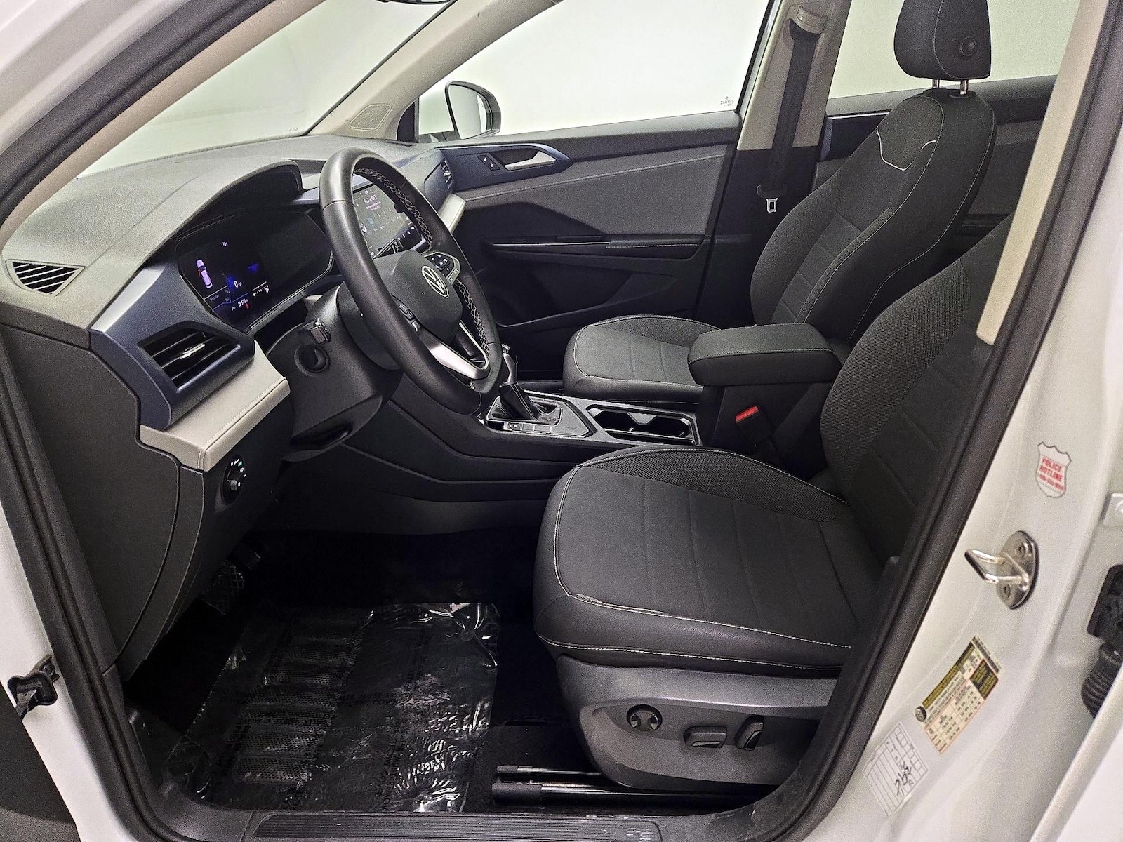 2024 Volkswagen Taos SE - Photo 12