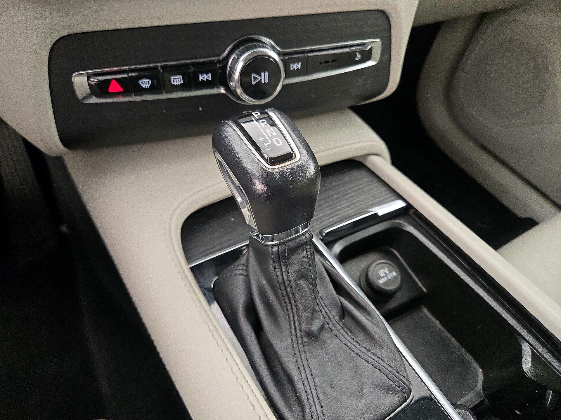 Thumbnail: 2020 Volvo XC90 - 17