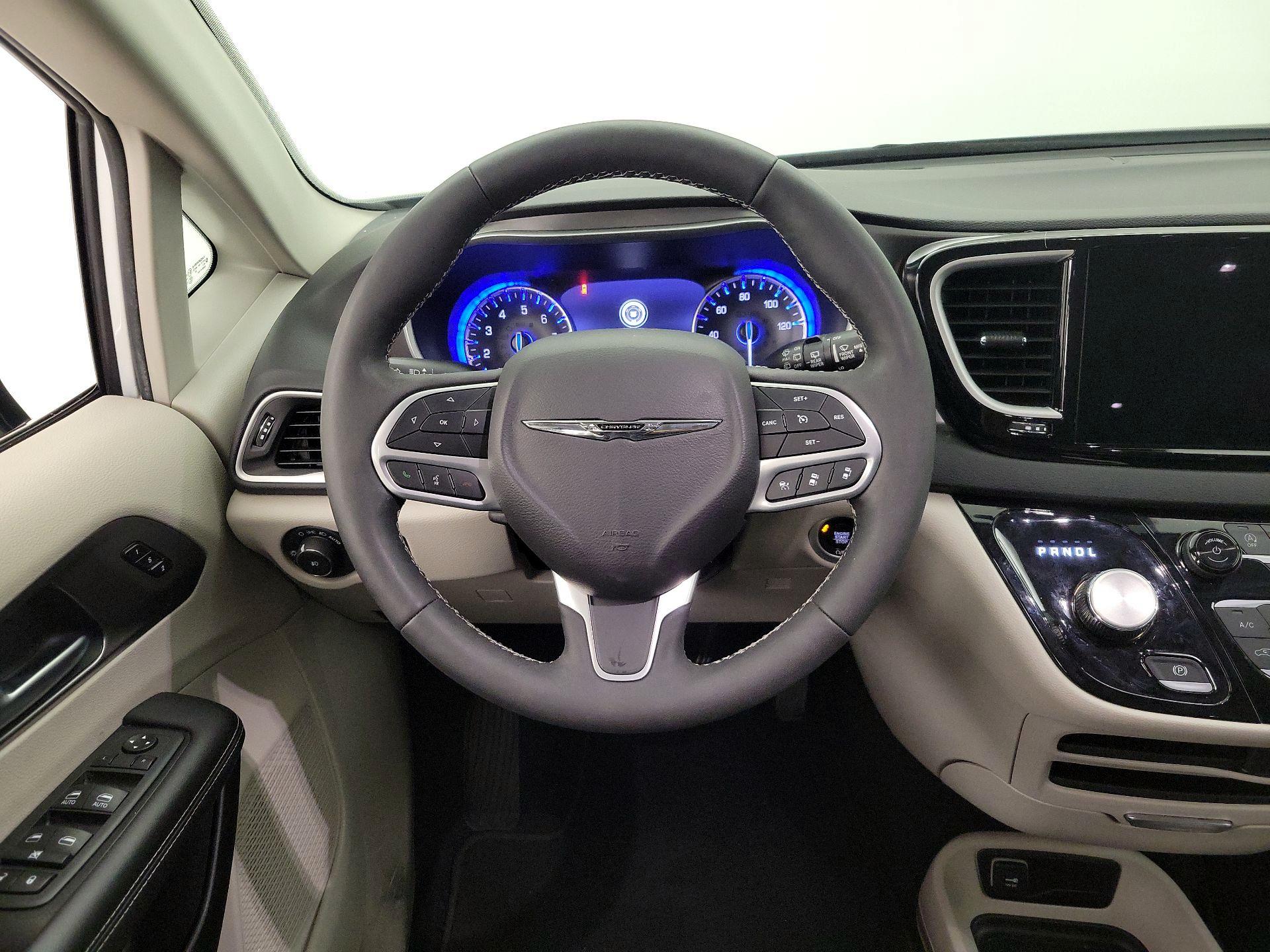 Thumbnail: 2024 Chrysler Pacifica - 10