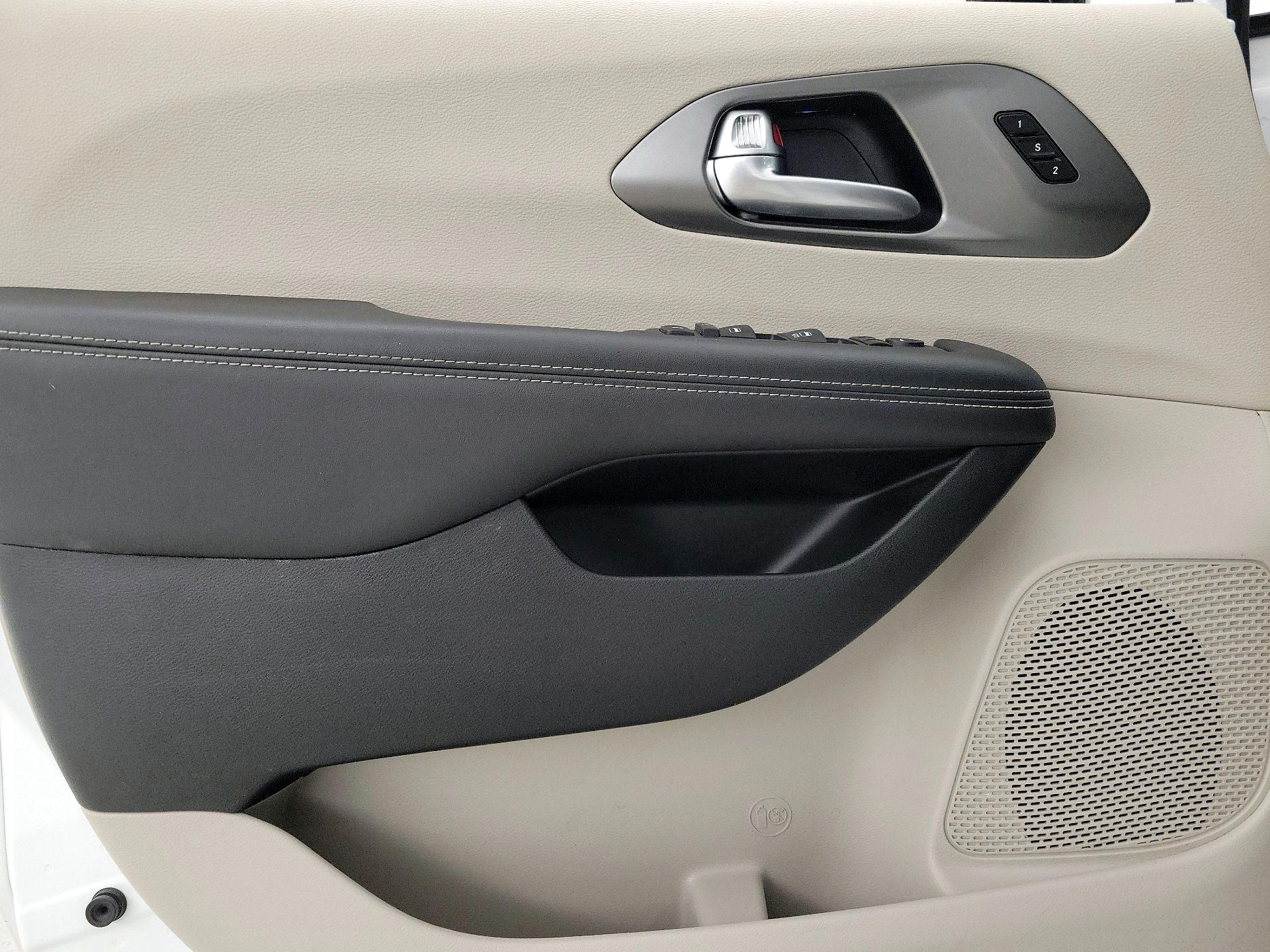 Thumbnail: 2024 Chrysler Pacifica - 12