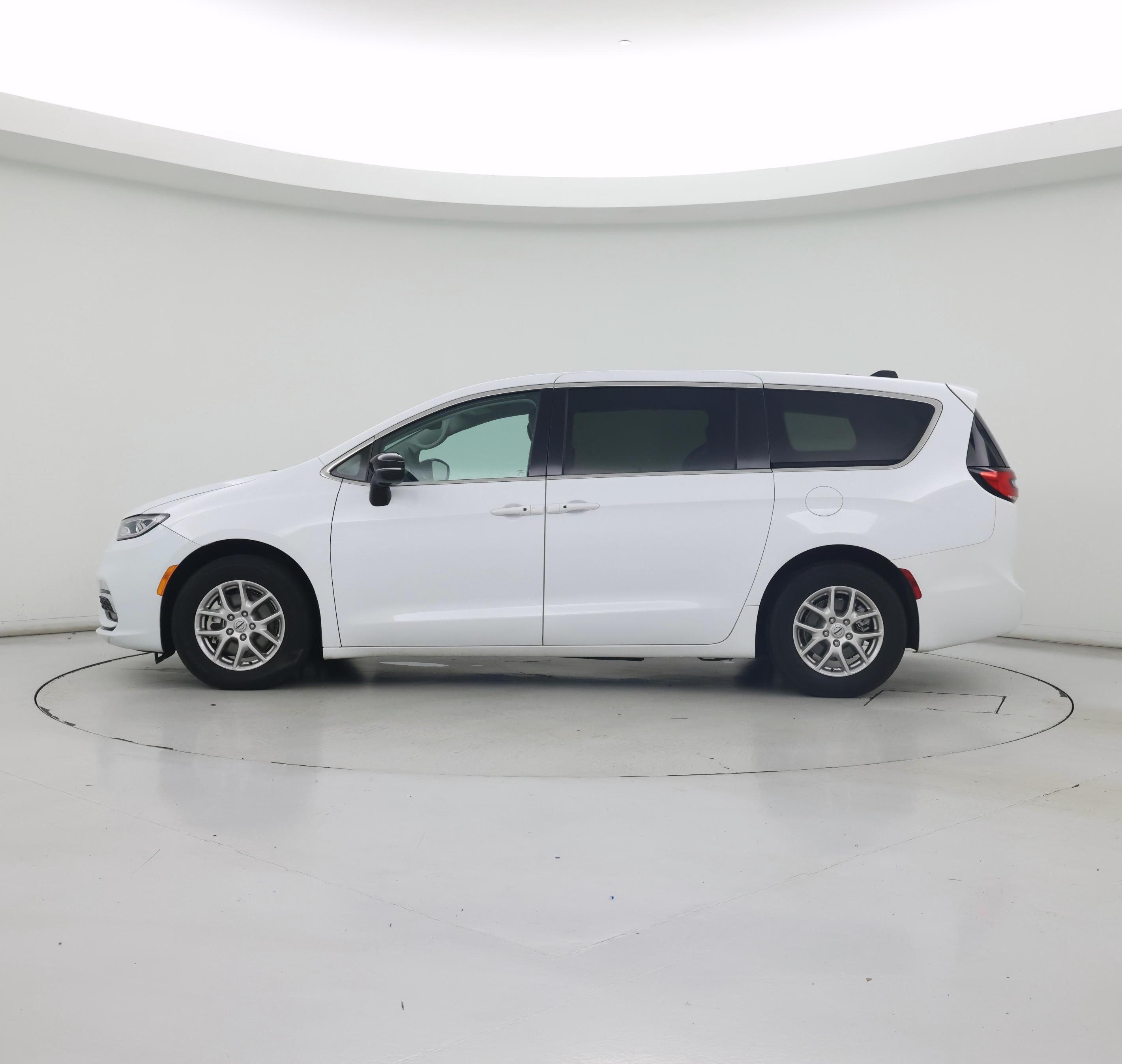 Thumbnail: 2024 Chrysler Pacifica - 3