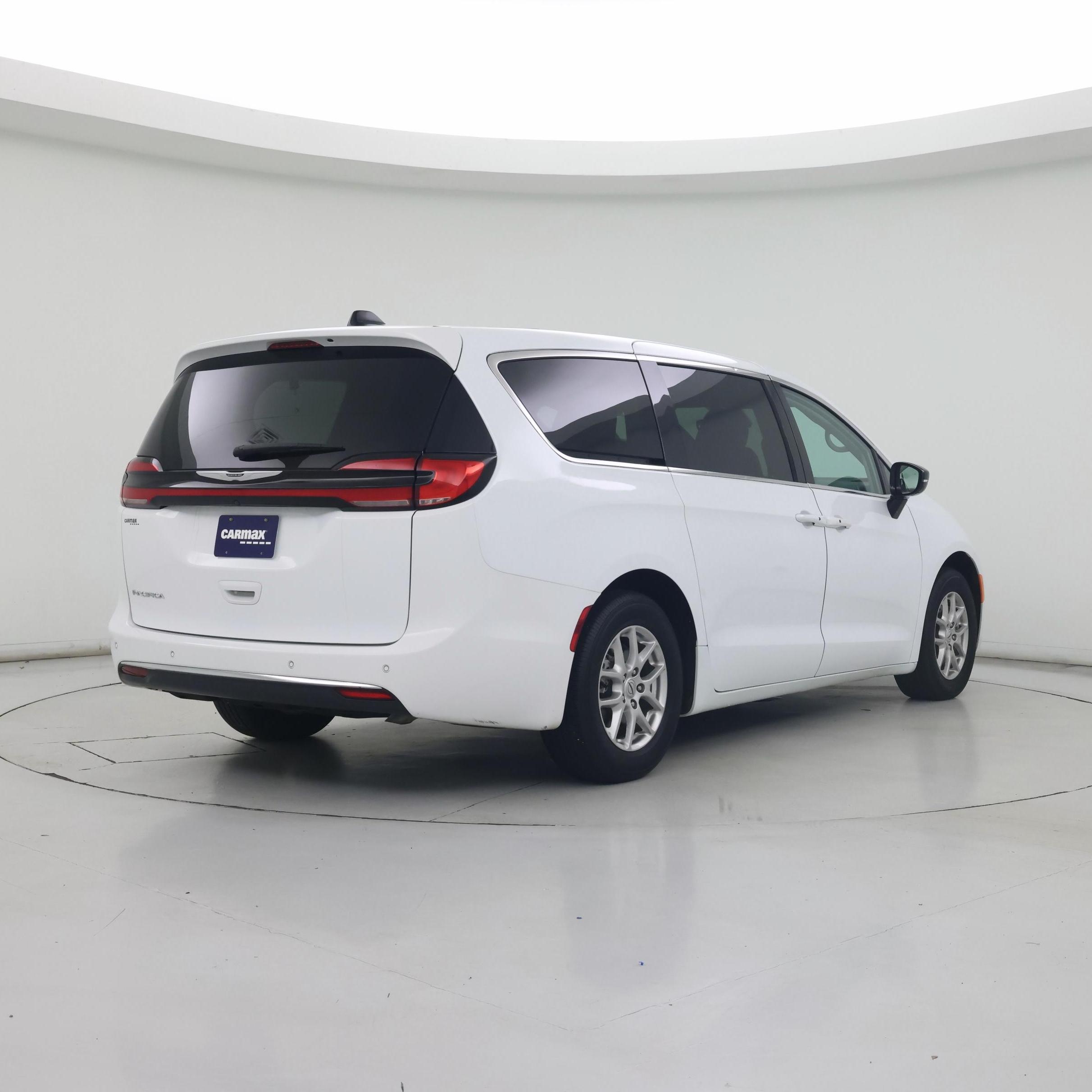Thumbnail: 2024 Chrysler Pacifica - 8