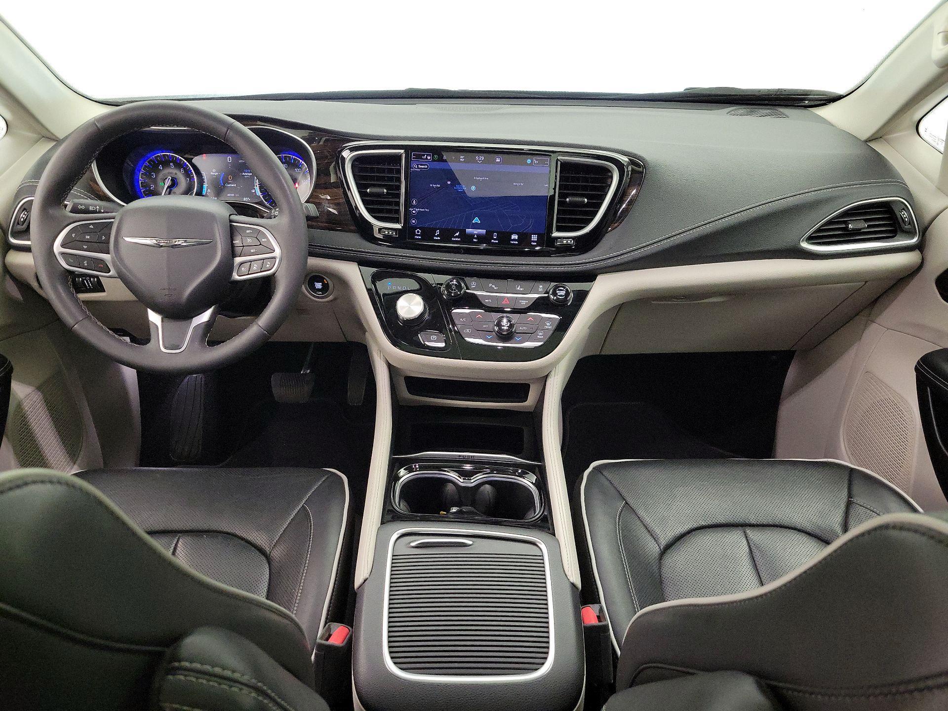Thumbnail: 2023 Chrysler Pacifica - 9