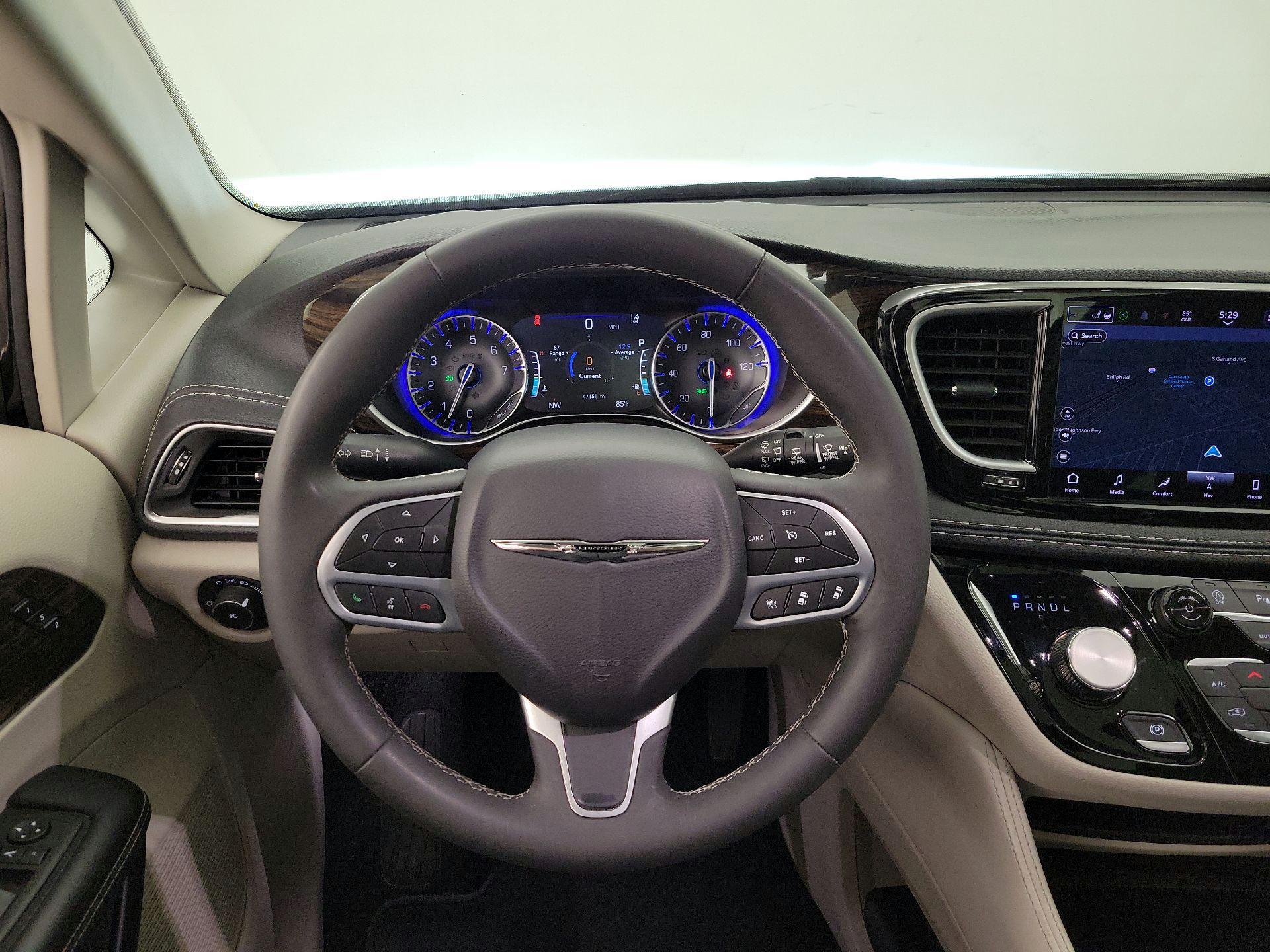 Thumbnail: 2023 Chrysler Pacifica - 10