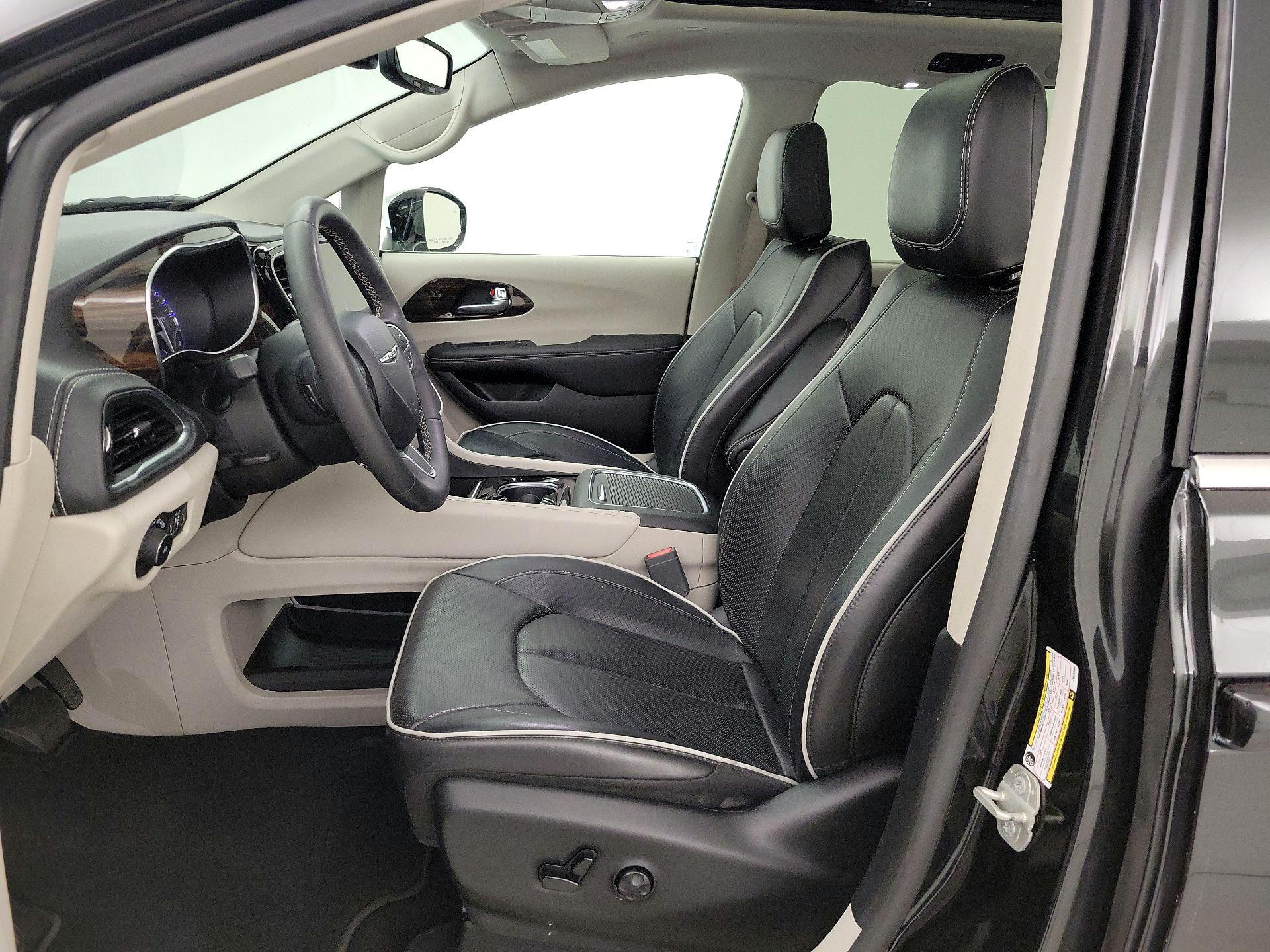 Thumbnail: 2023 Chrysler Pacifica - 11