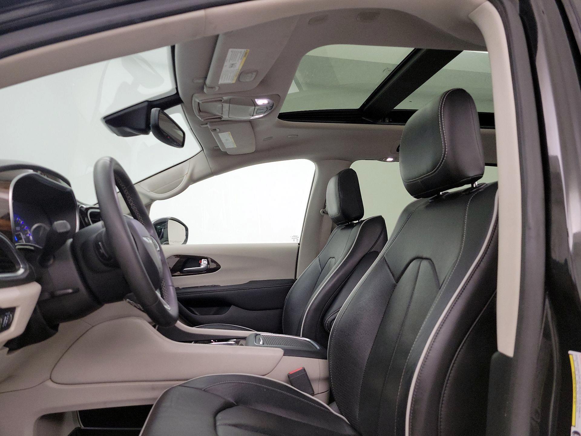 Thumbnail: 2023 Chrysler Pacifica - 19