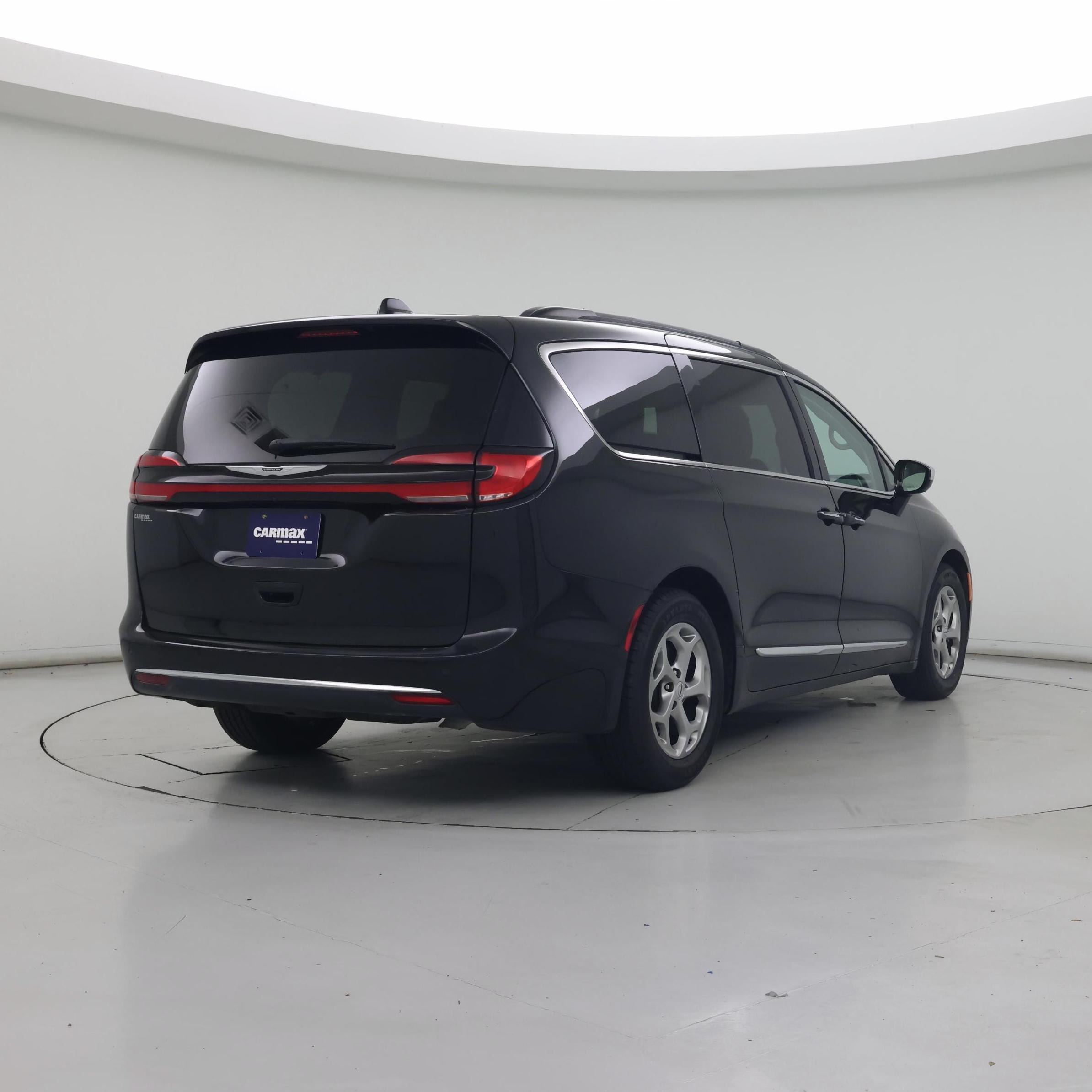 Thumbnail: 2023 Chrysler Pacifica - 8