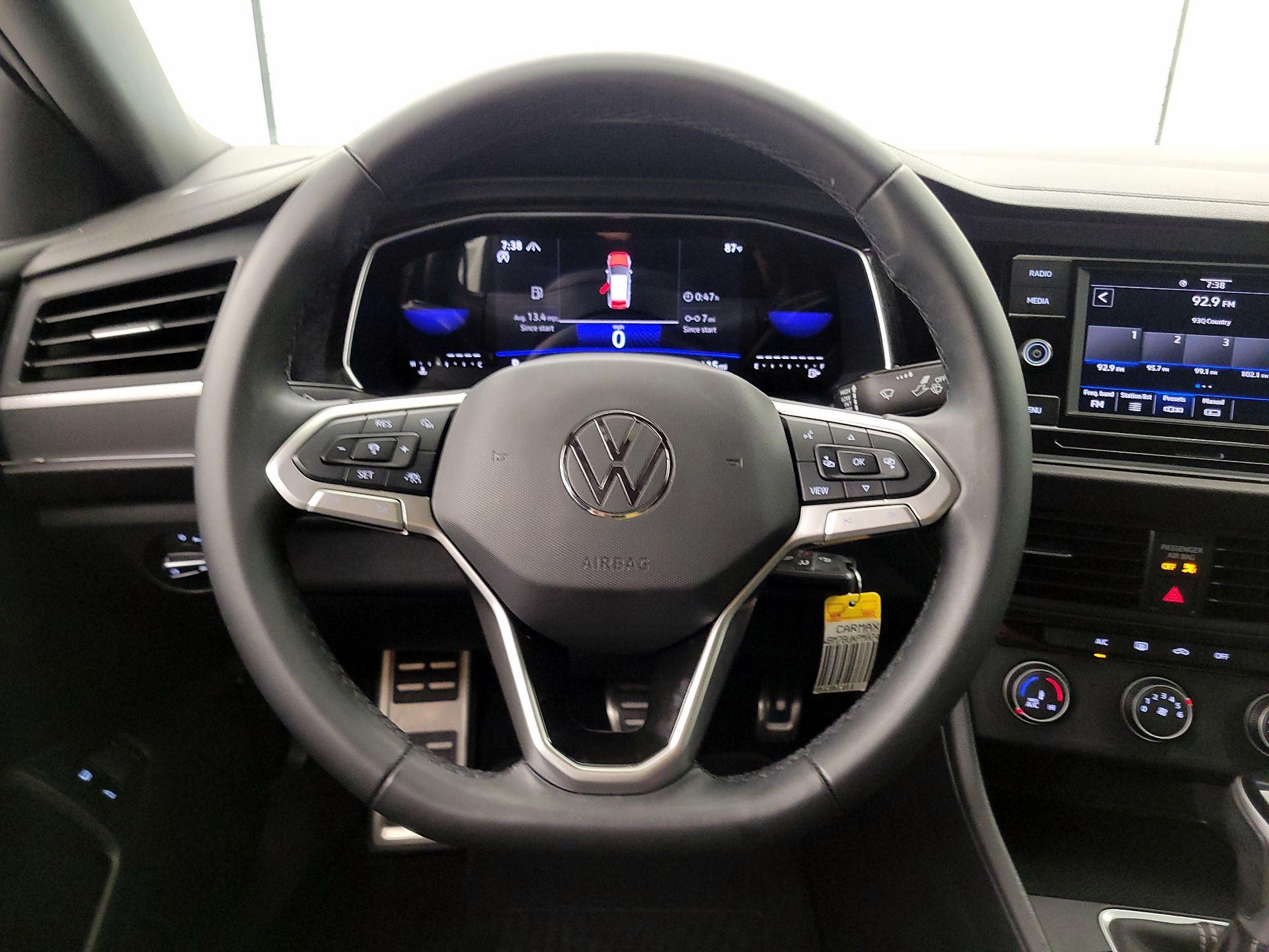 Thumbnail: 2023 Volkswagen Jetta - 10
