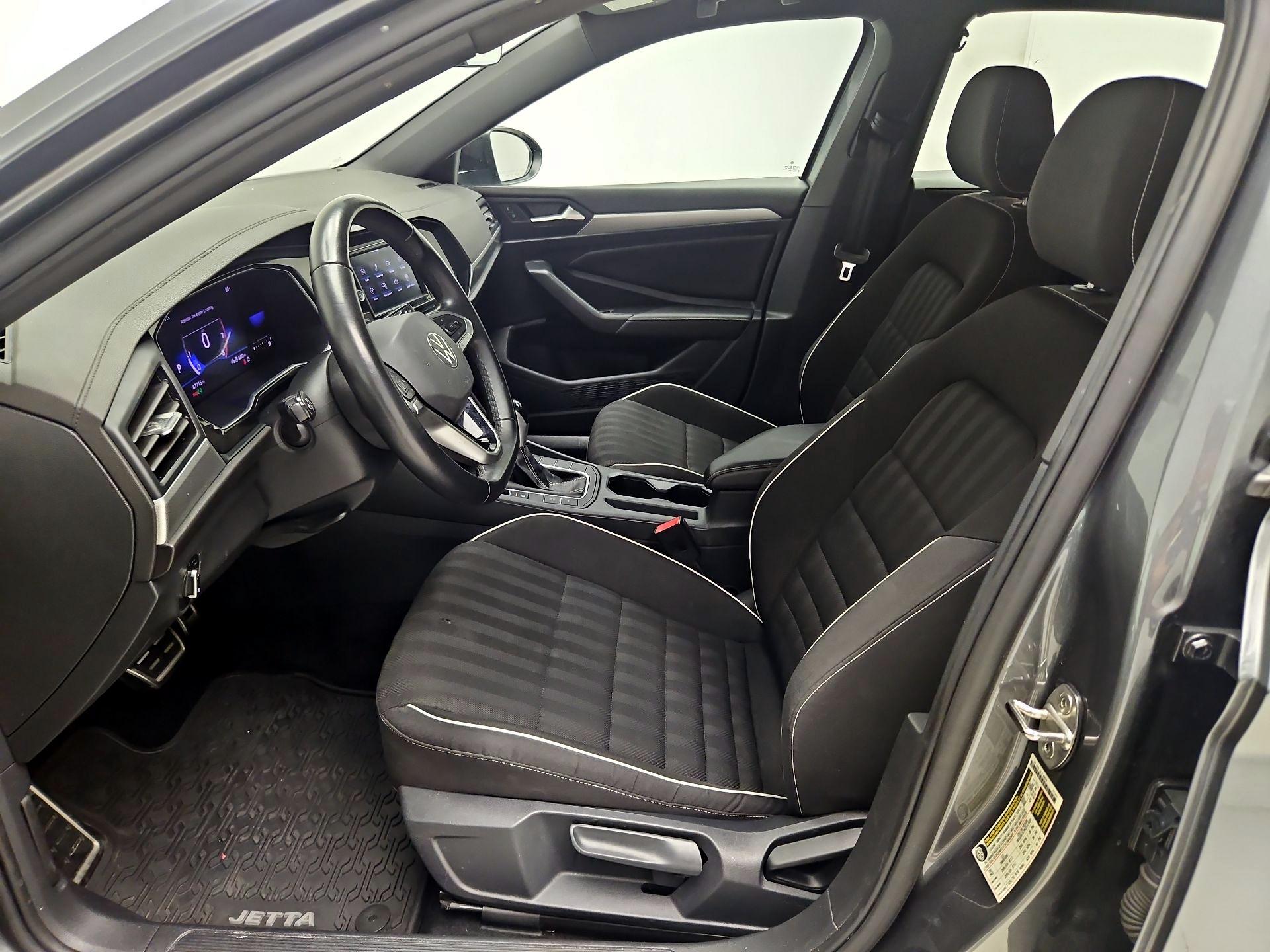 Thumbnail: 2024 Volkswagen Jetta - 11