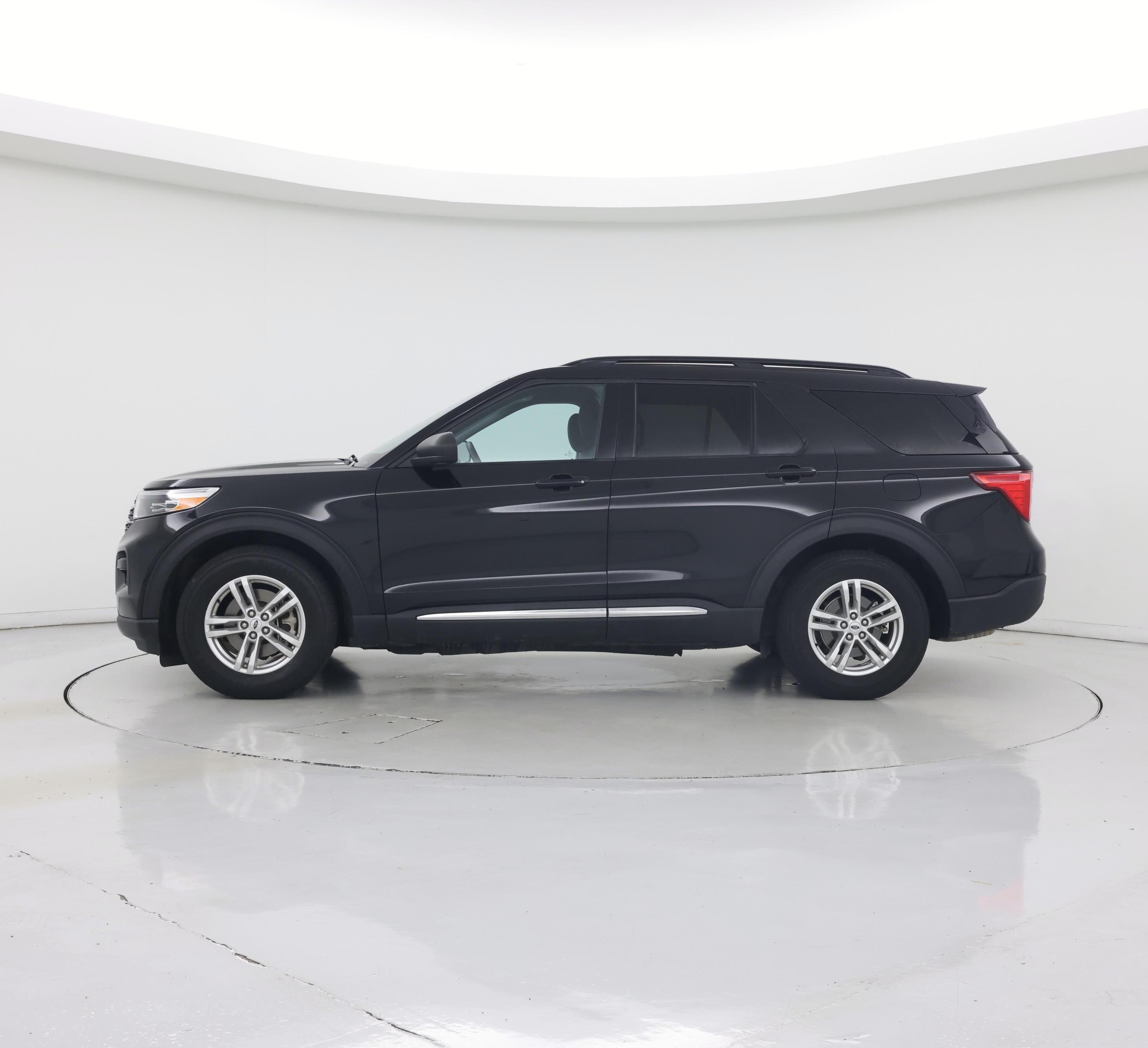 Thumbnail: 2022 Ford Explorer - 3
