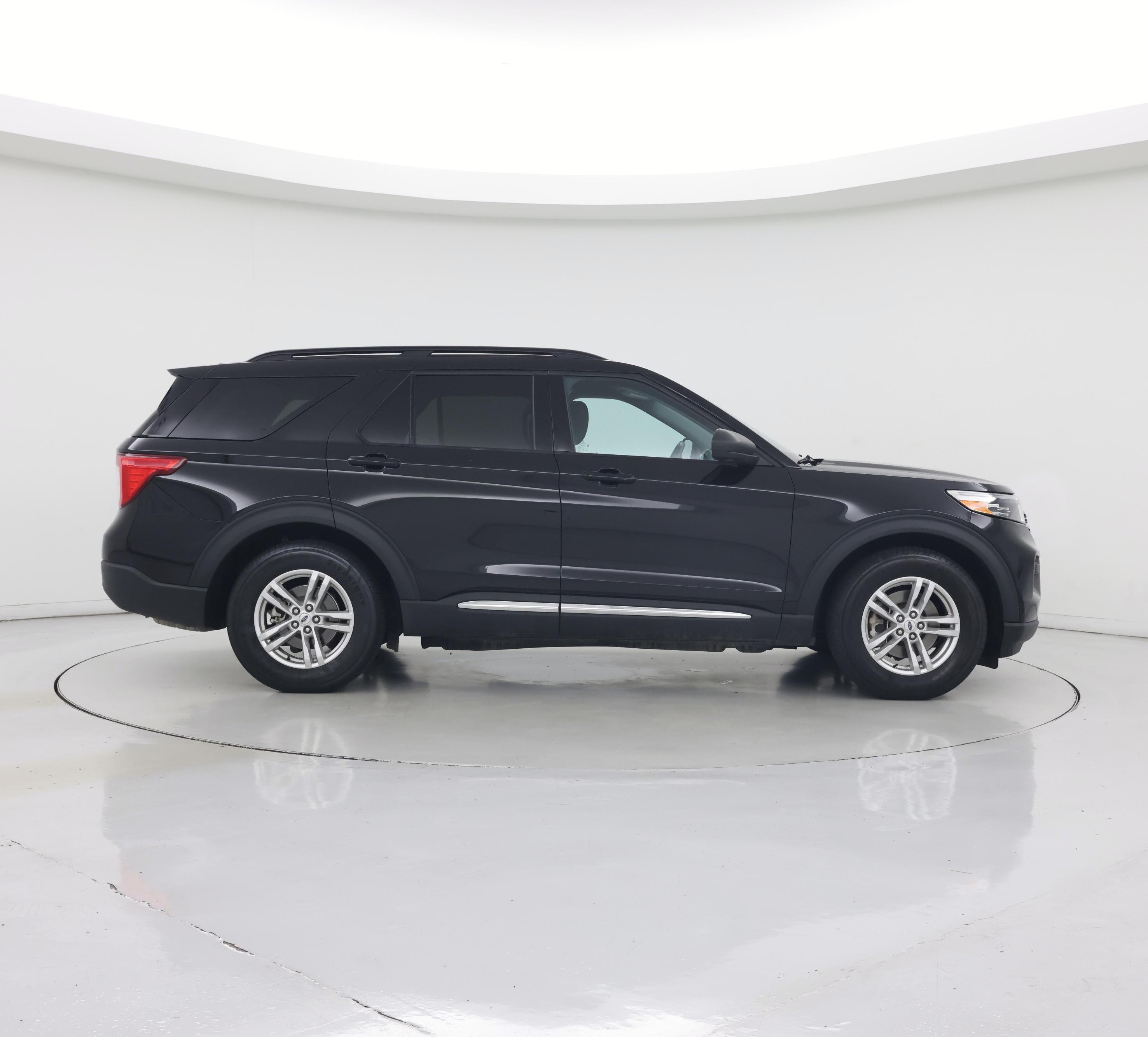 Thumbnail: 2022 Ford Explorer - 7