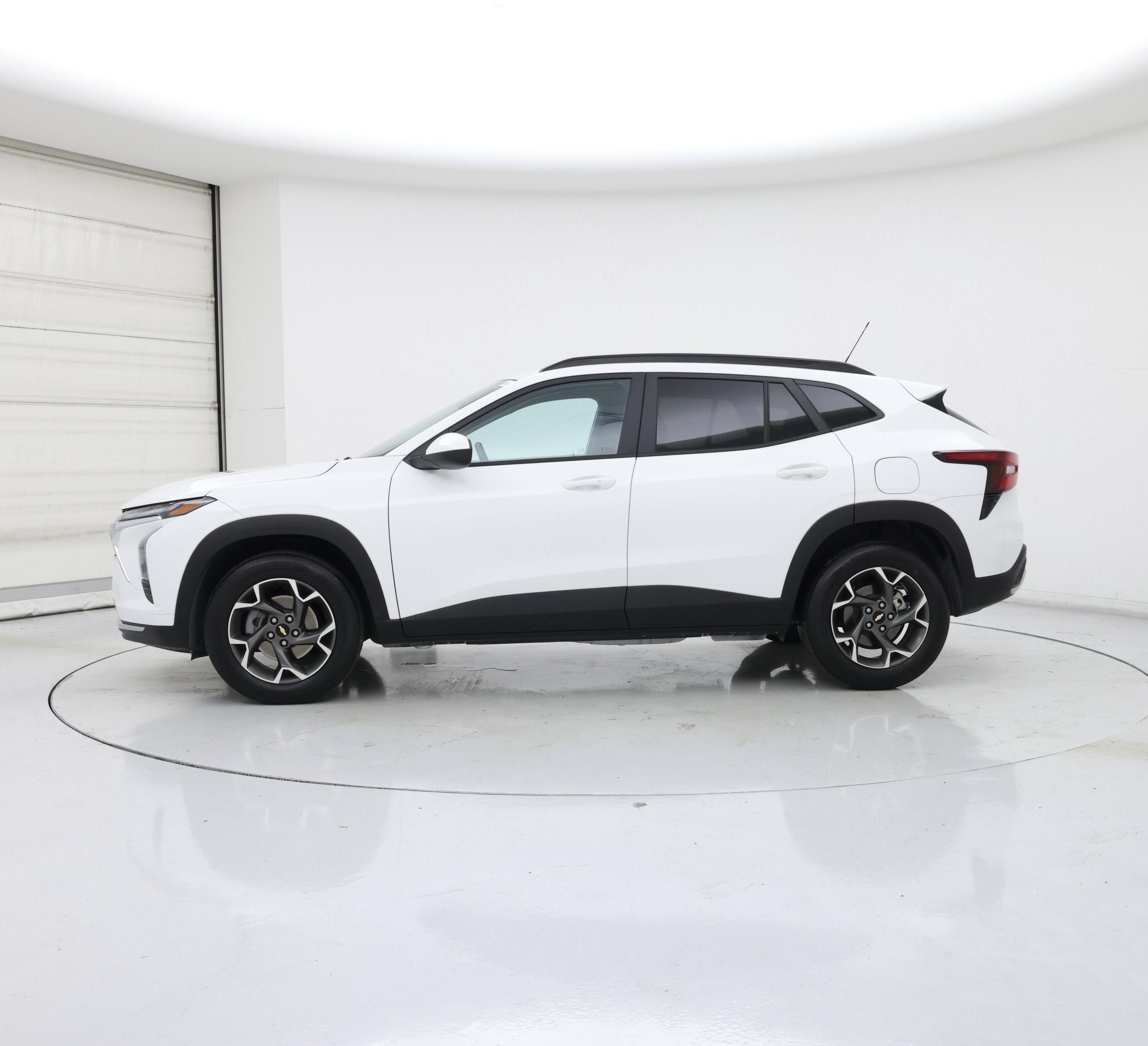 Thumbnail: 2025 Chevrolet Trax - 3