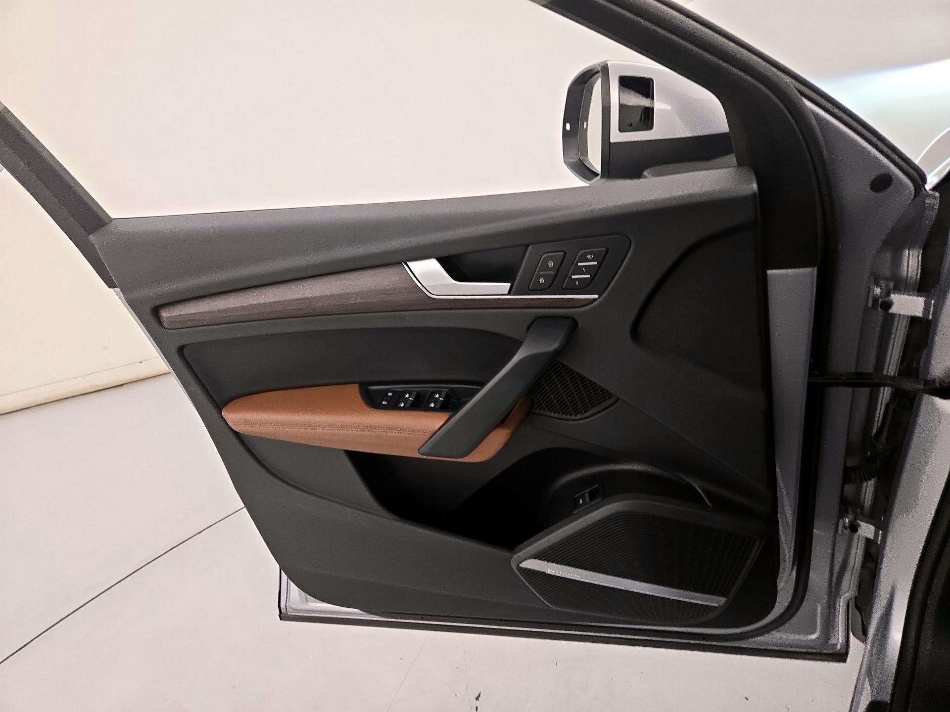 Thumbnail: 2023 Audi Q5 - 12