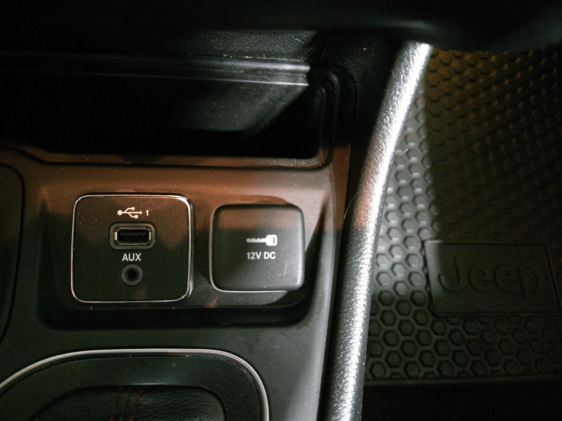 Thumbnail: 2021 Jeep Cherokee - 17