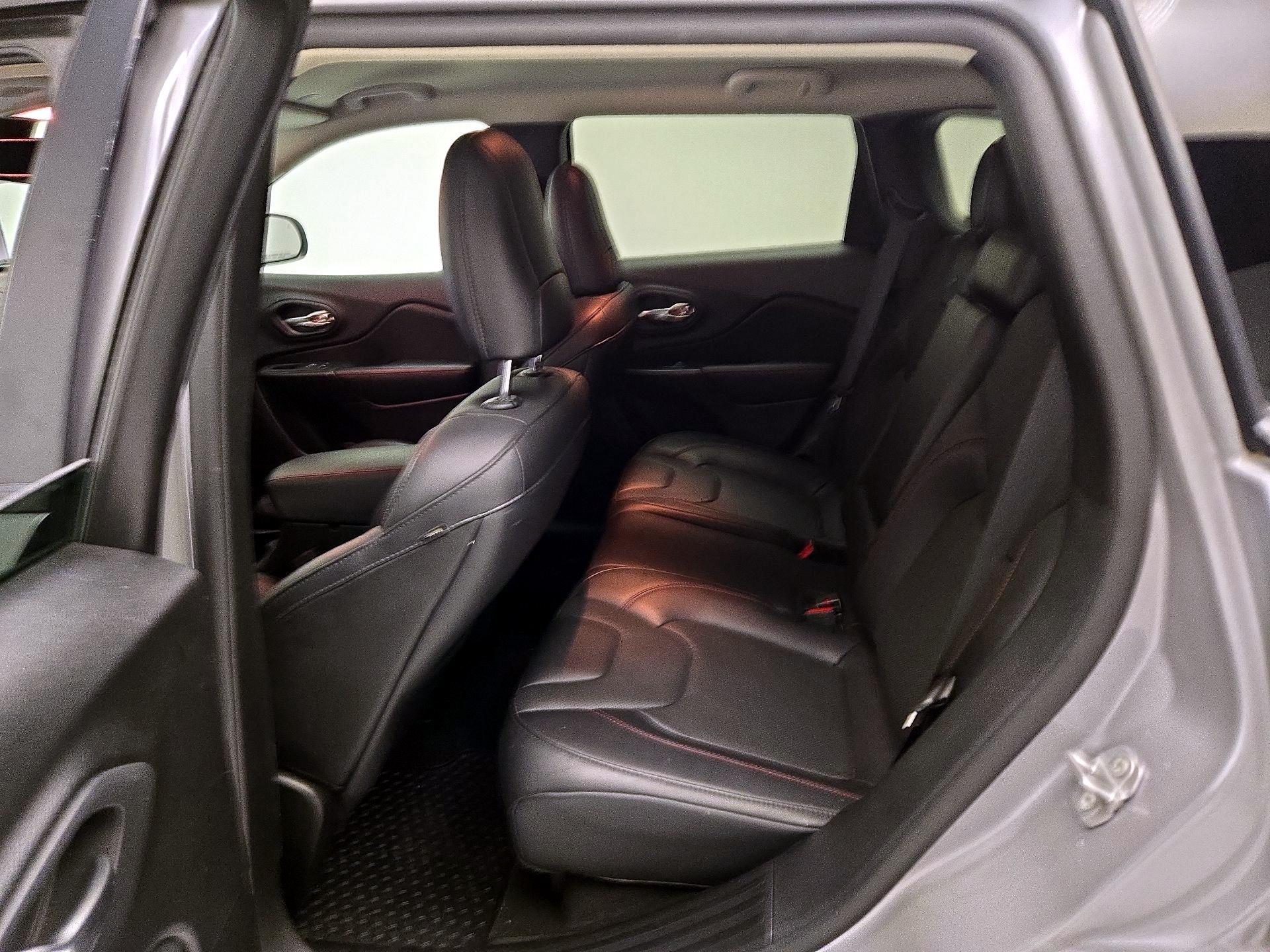 Thumbnail: 2021 Jeep Cherokee - 18