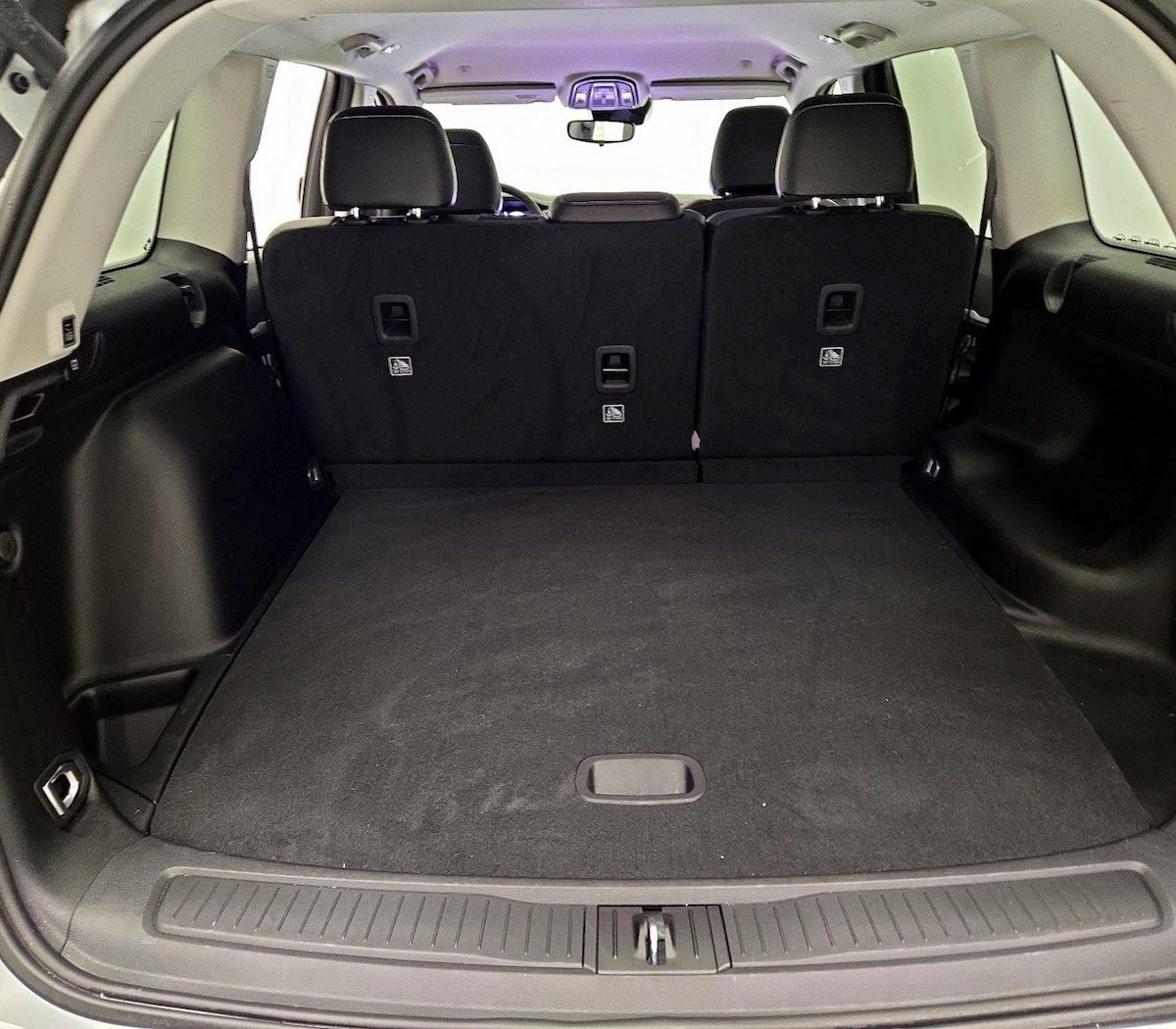 Trunk/Cargo (Seats Up)