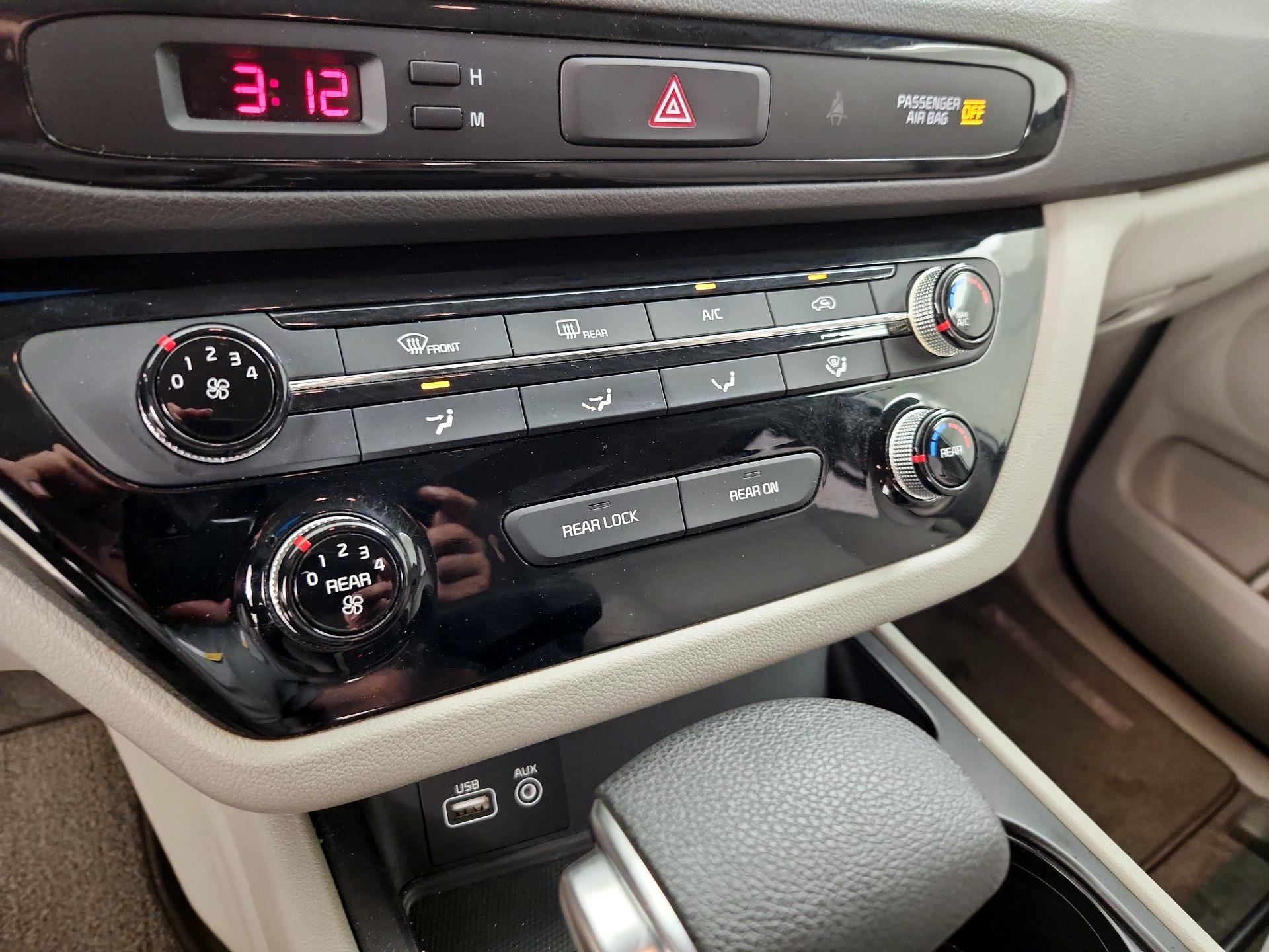 Thumbnail: 2018 Kia Sedona - 16