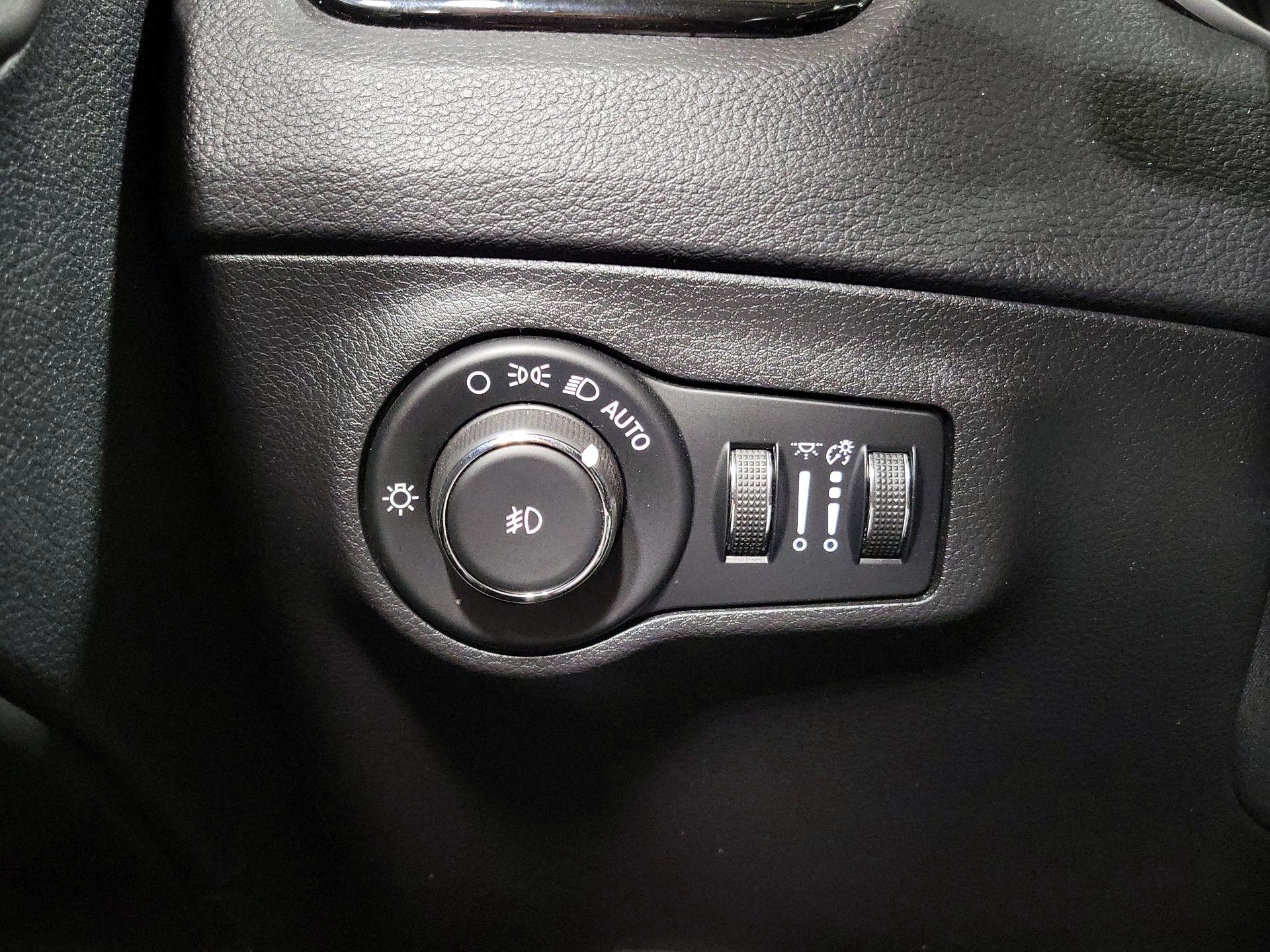 Thumbnail: 2020 Jeep Compass - 13
