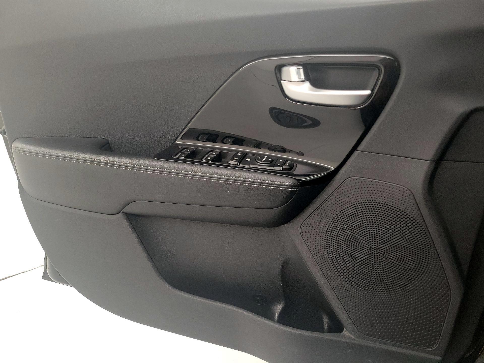 Thumbnail: 2018 Kia Niro - 12