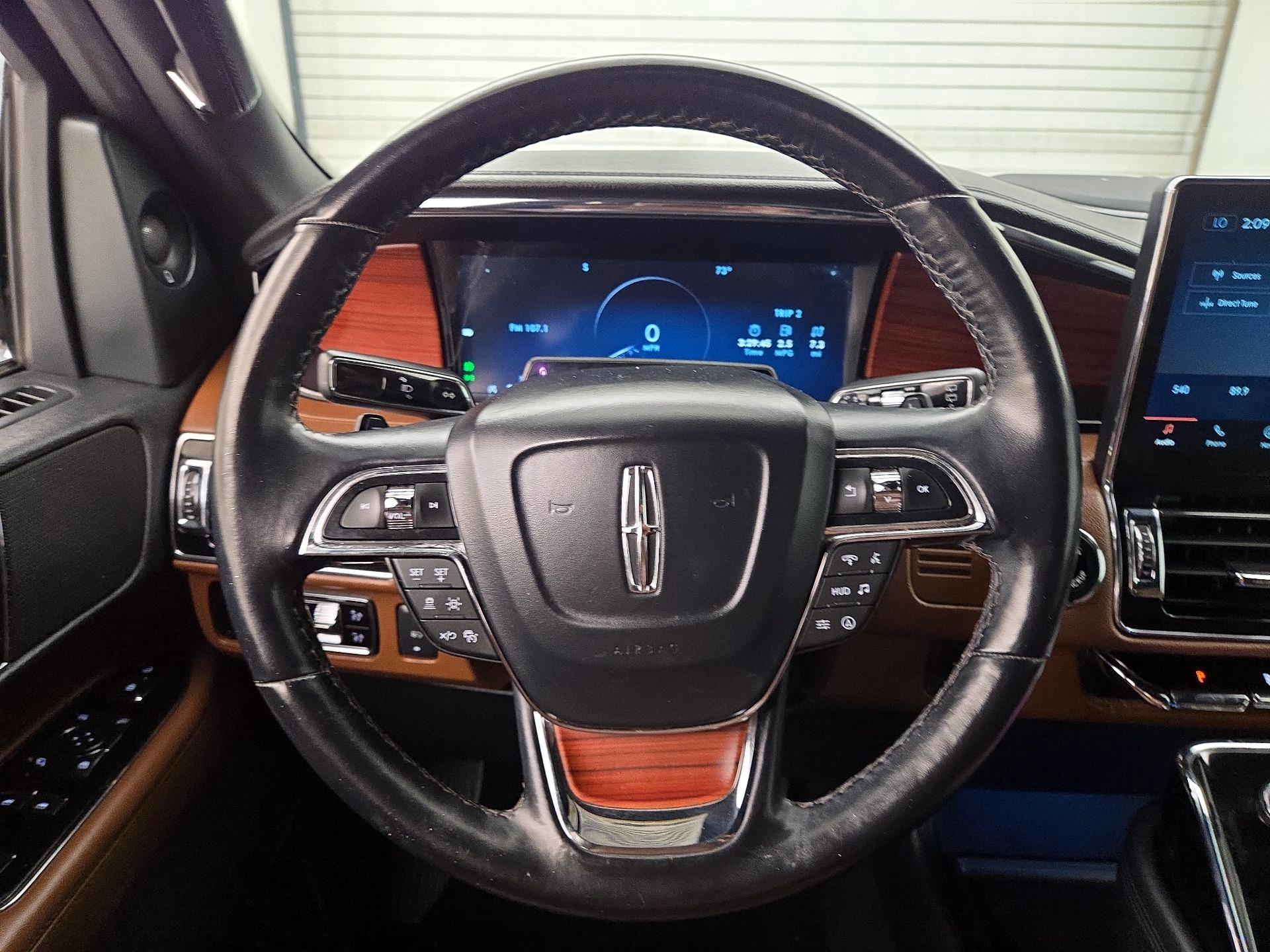 Thumbnail: 2023 Lincoln Navigator L - 10