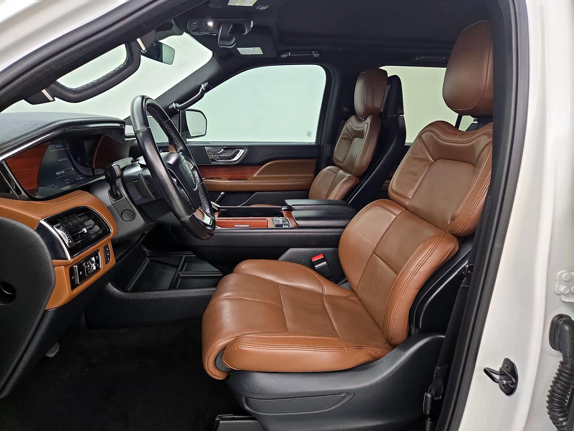 Thumbnail: 2023 Lincoln Navigator L - 11