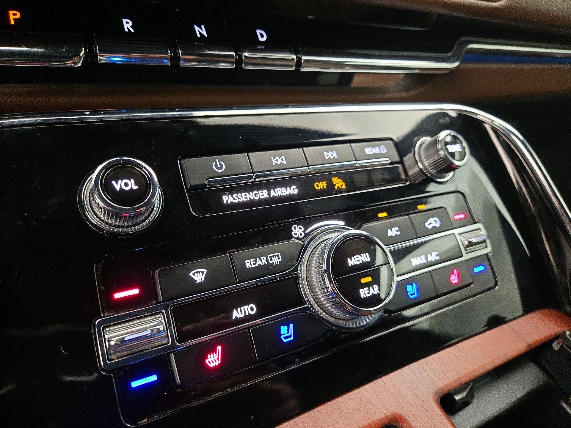 Thumbnail: 2023 Lincoln Navigator L - 17