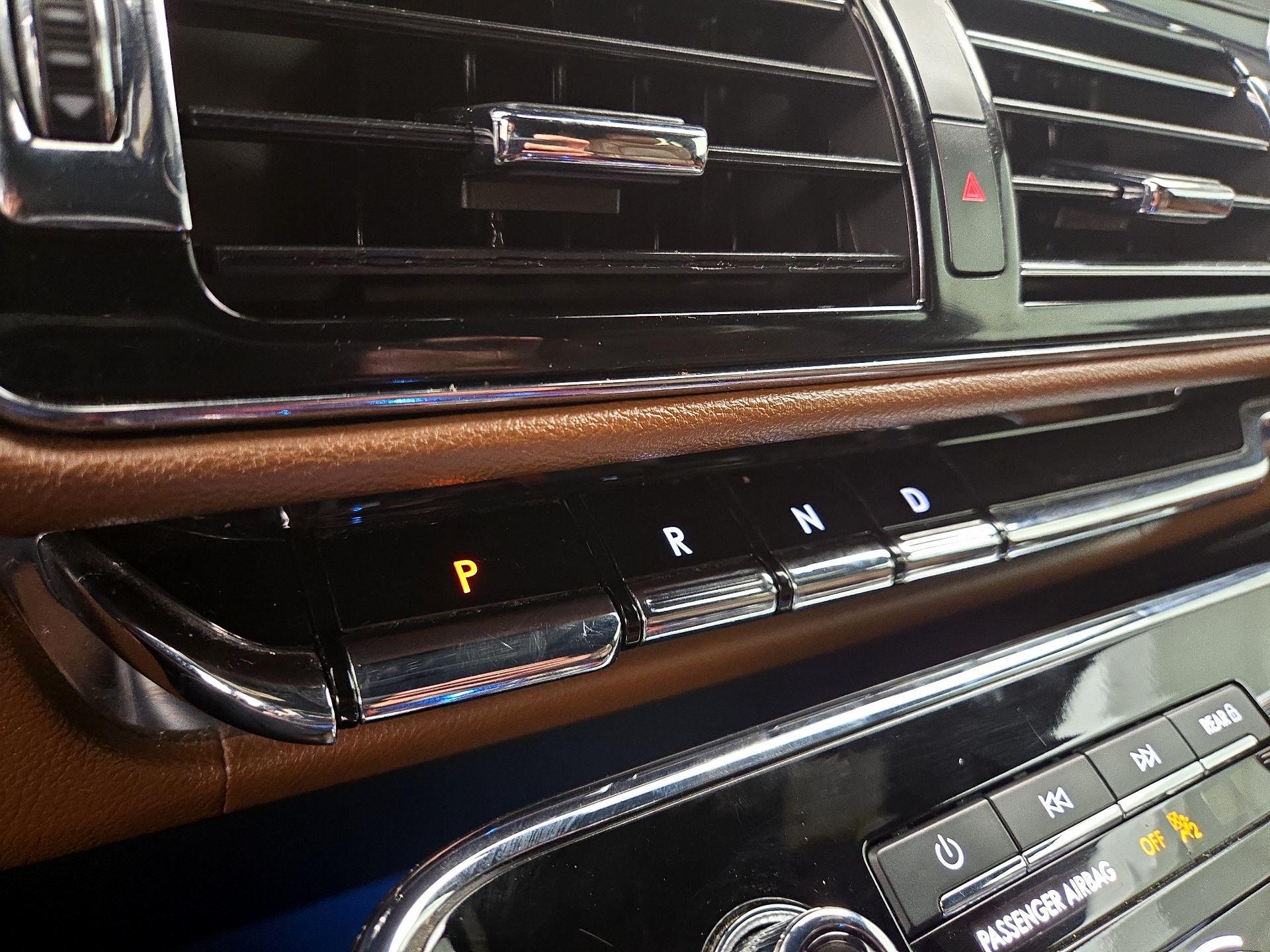 Thumbnail: 2023 Lincoln Navigator L - 18