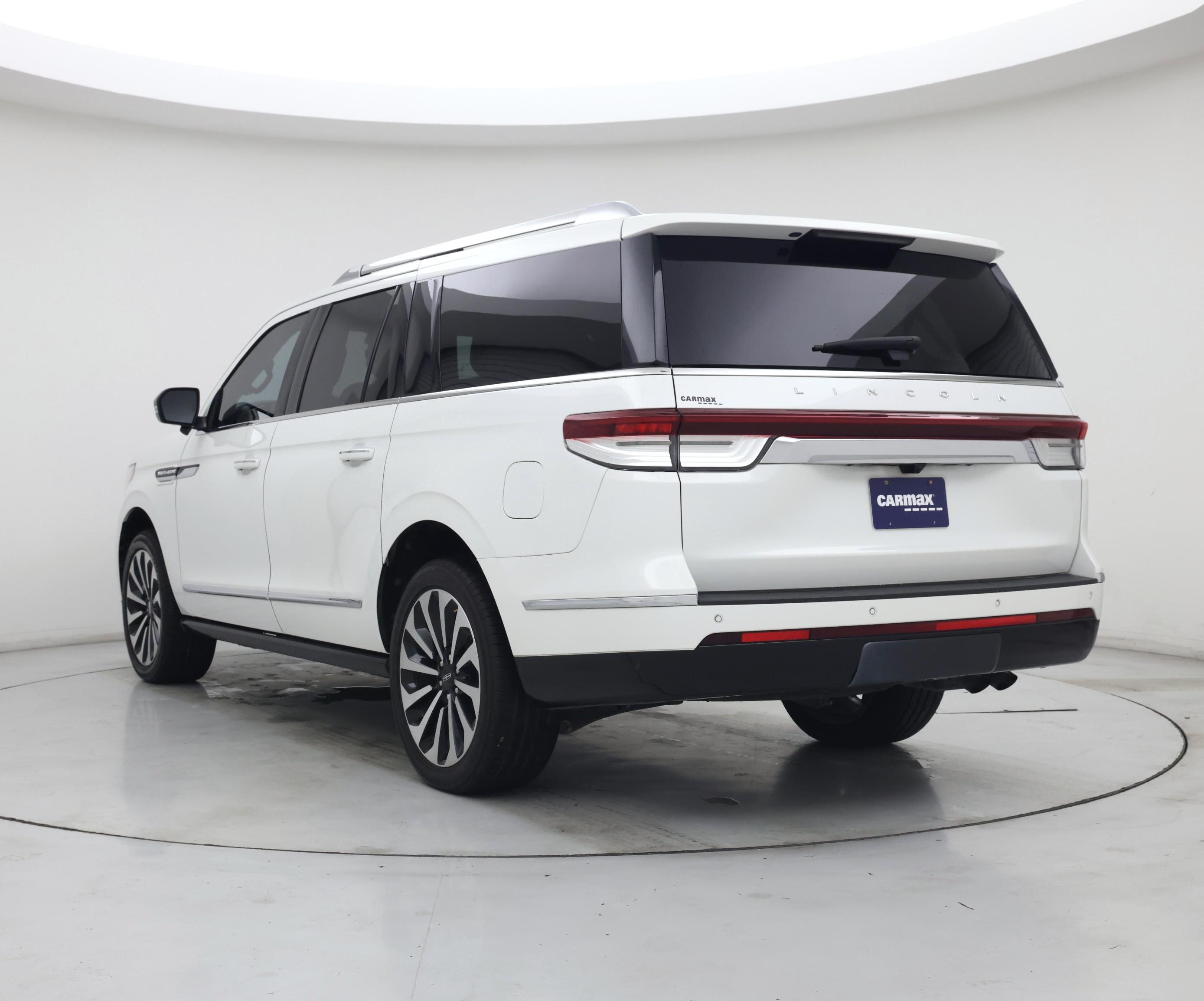 Thumbnail: 2023 Lincoln Navigator L - 2