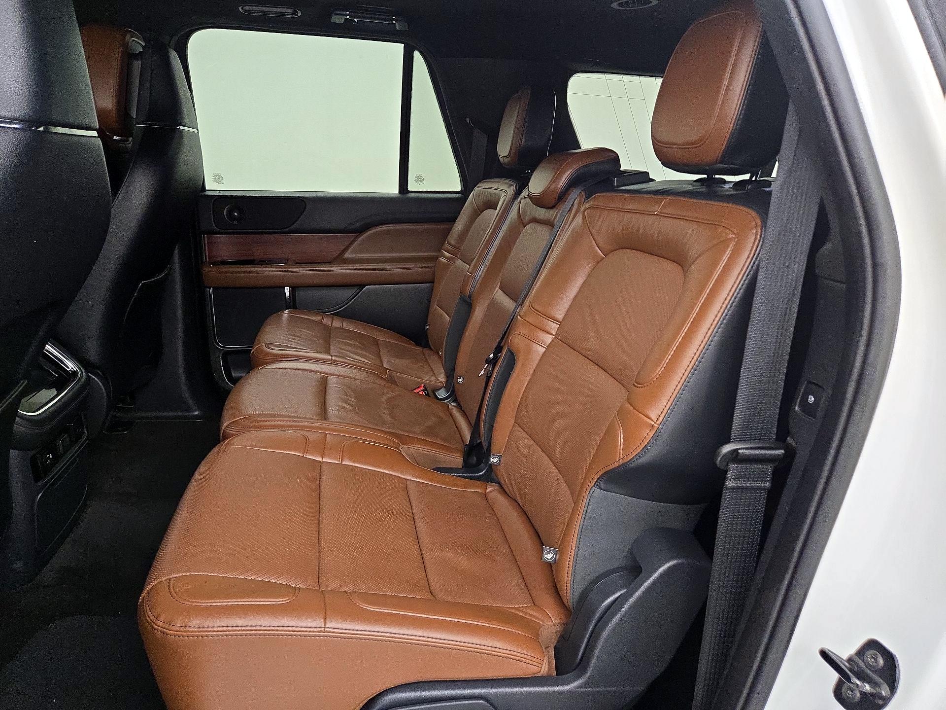 Thumbnail: 2023 Lincoln Navigator L - 20