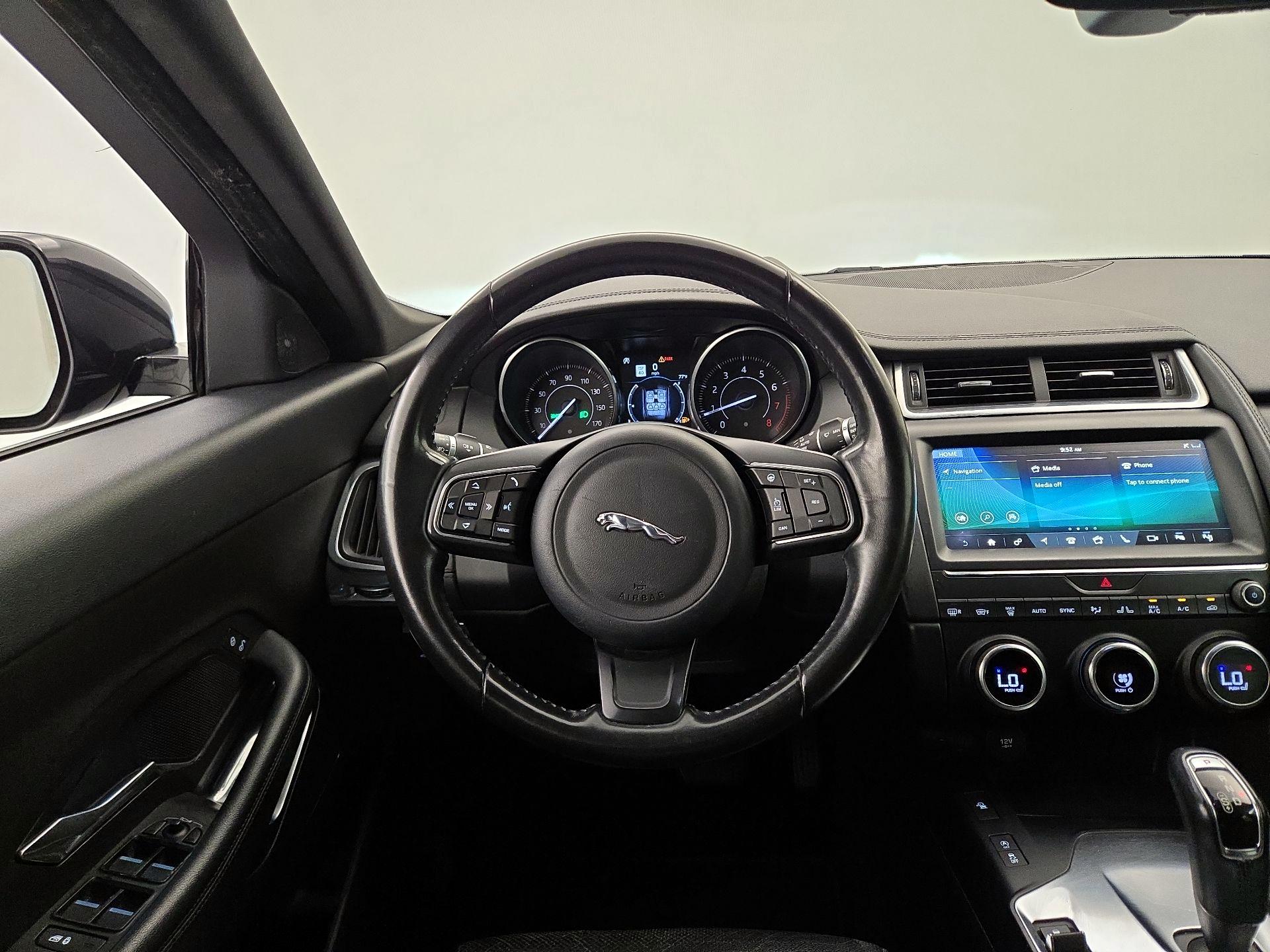 Thumbnail: 2018 Jaguar E-Pace - 10