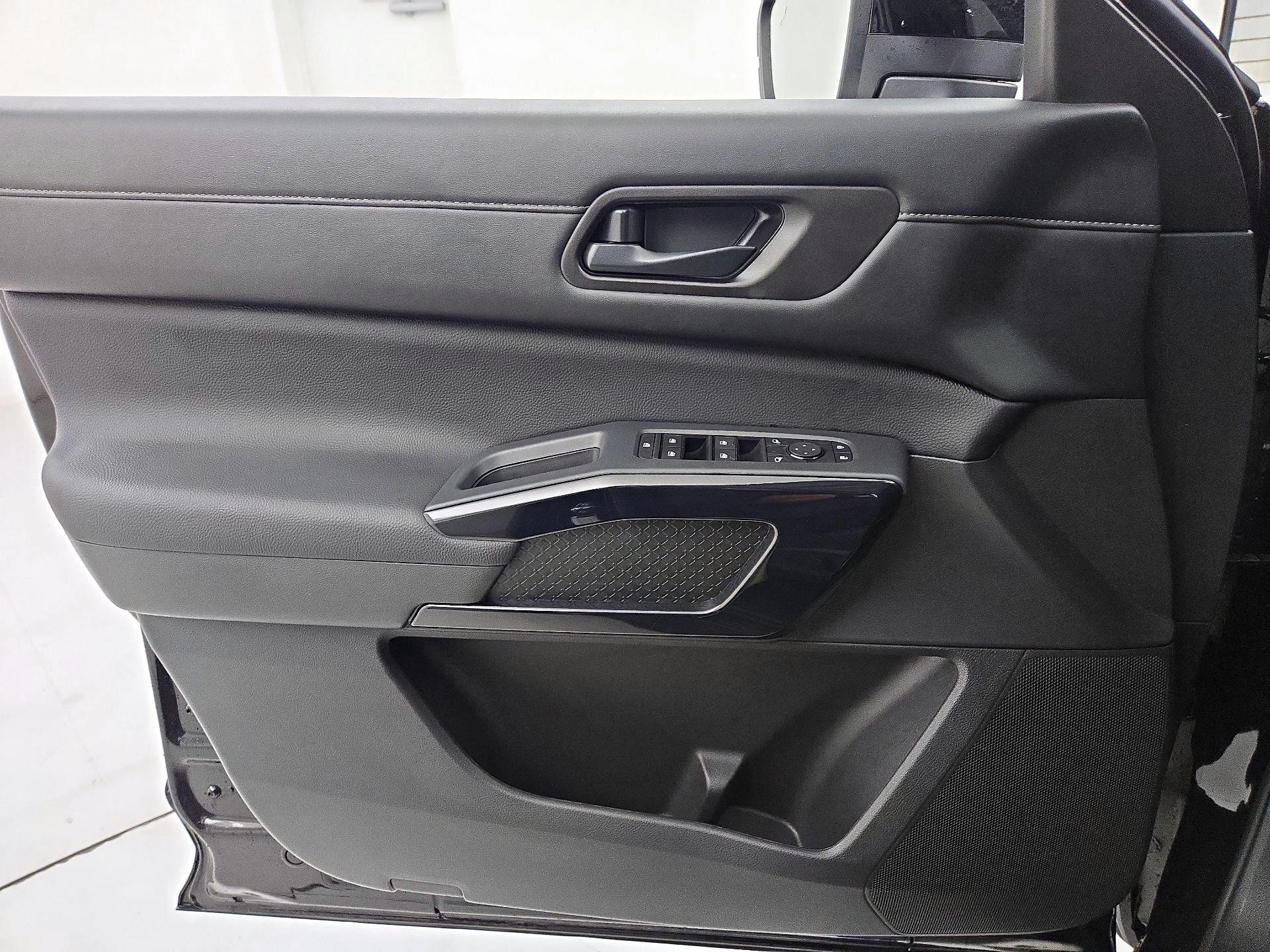 Thumbnail: 2026 Nissan Pathfinder - 12