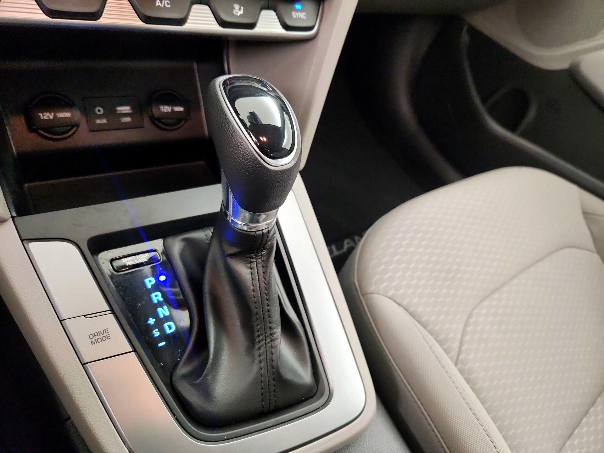 Thumbnail: 2020 Hyundai Elantra - 17