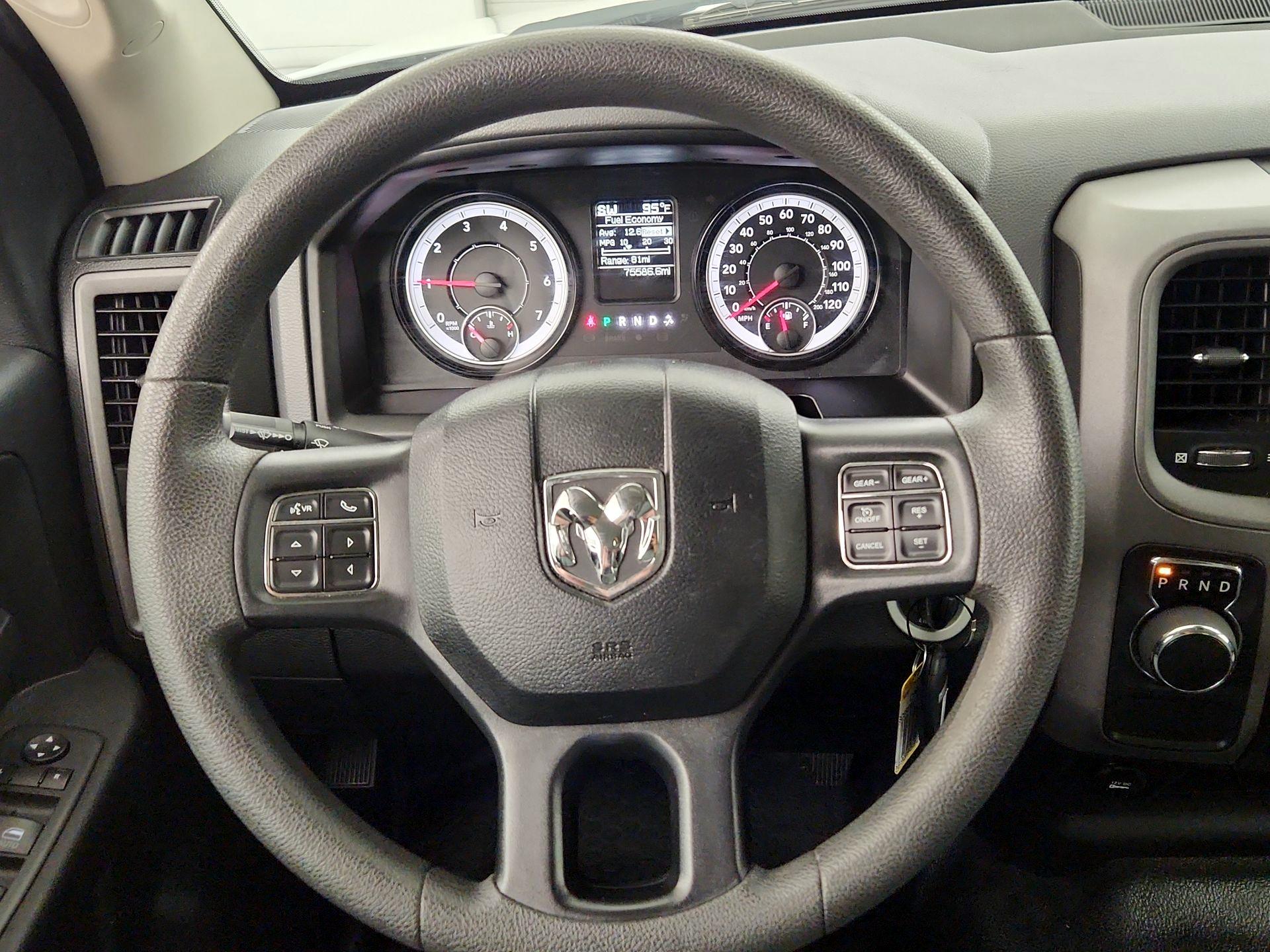 Thumbnail: 2020 RAM 1500 Classic - 10
