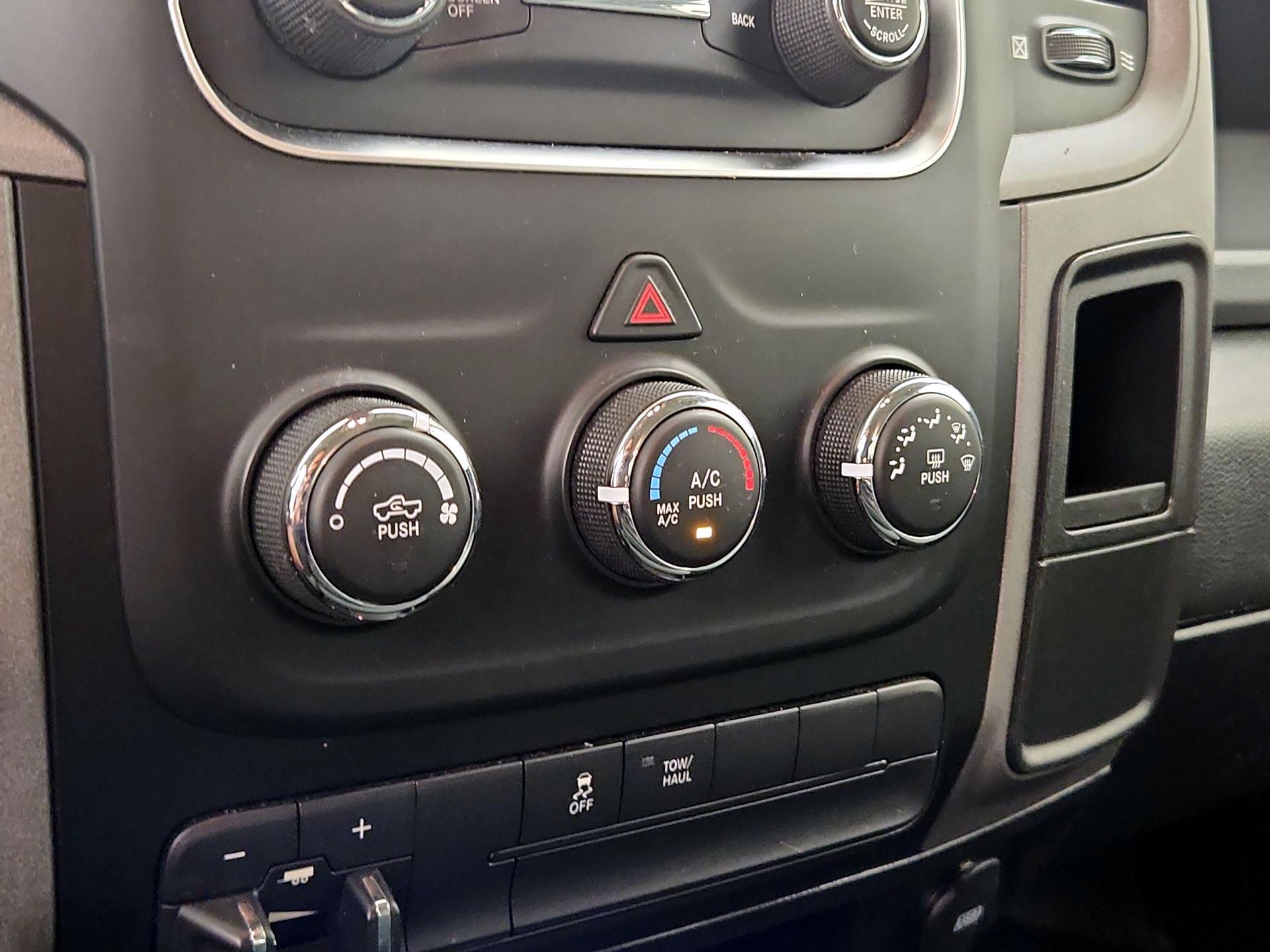 Thumbnail: 2020 RAM 1500 Classic - 16