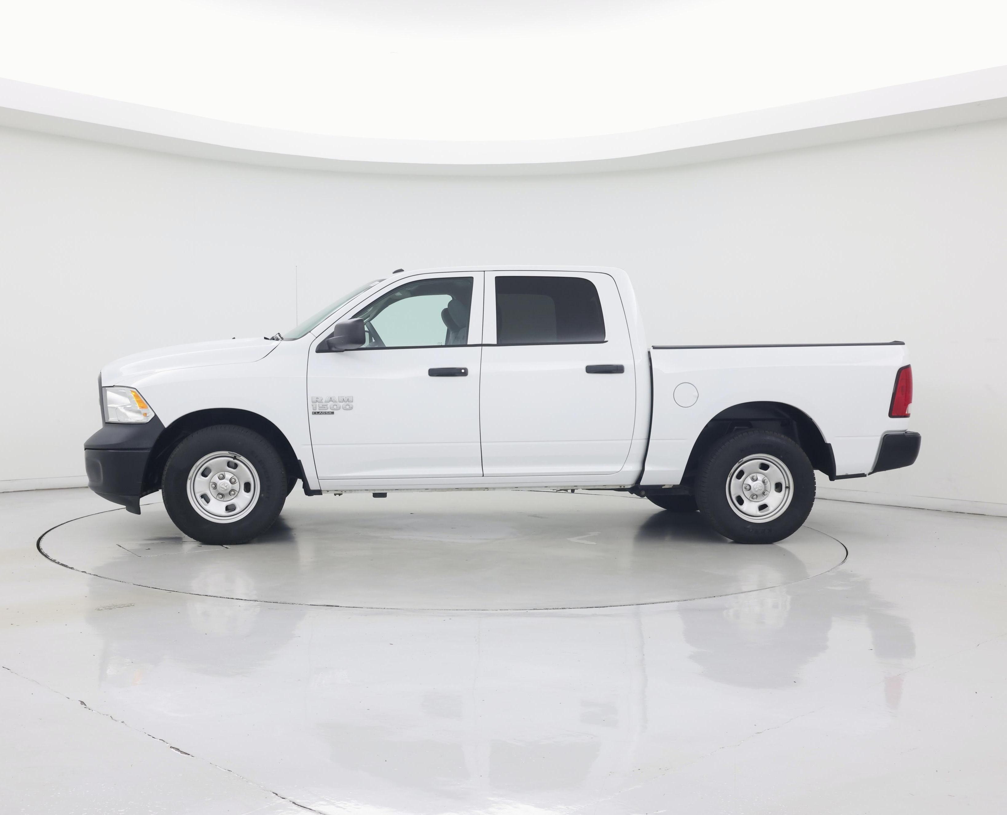 Thumbnail: 2020 RAM 1500 Classic - 3