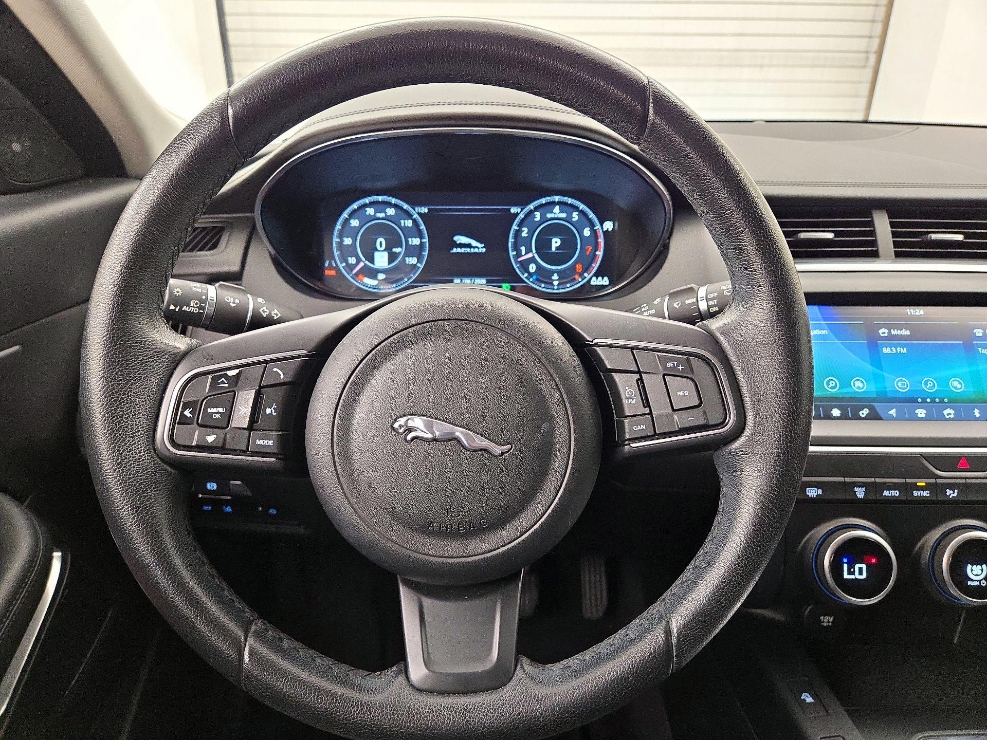 Thumbnail: 2020 Jaguar E-Pace - 10