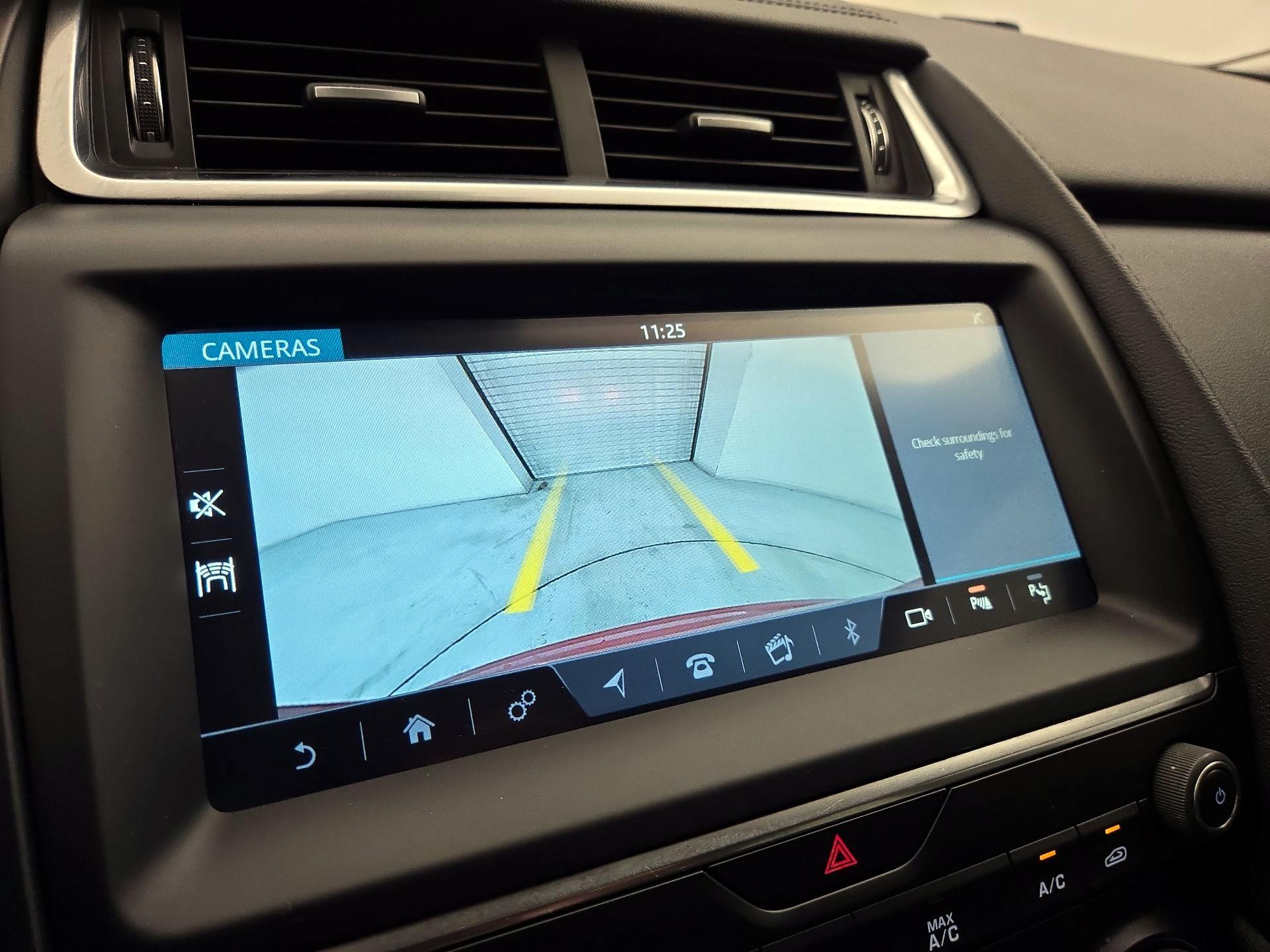 Thumbnail: 2020 Jaguar E-Pace - 15