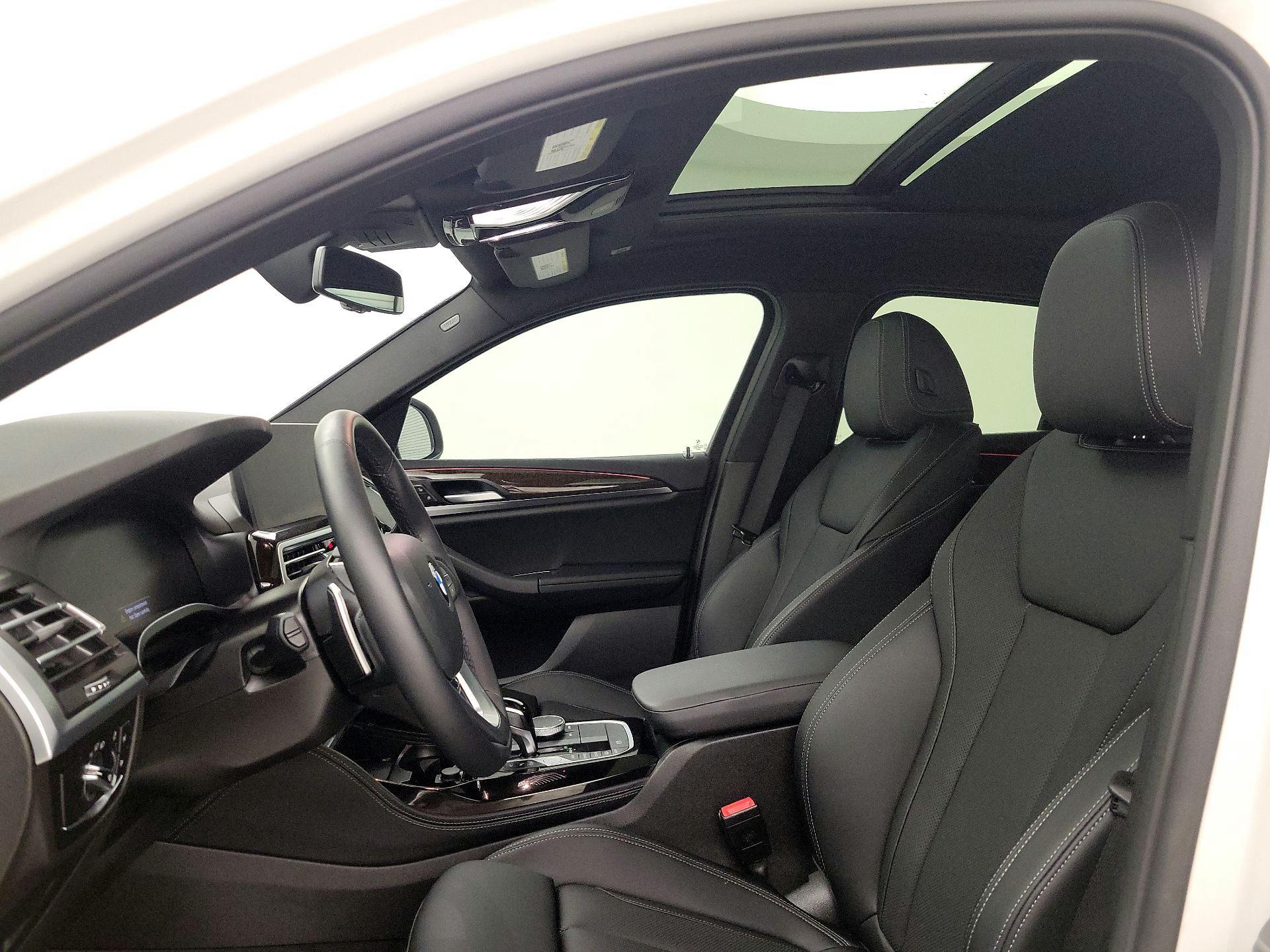 Thumbnail: 2025 BMW X4 - 19