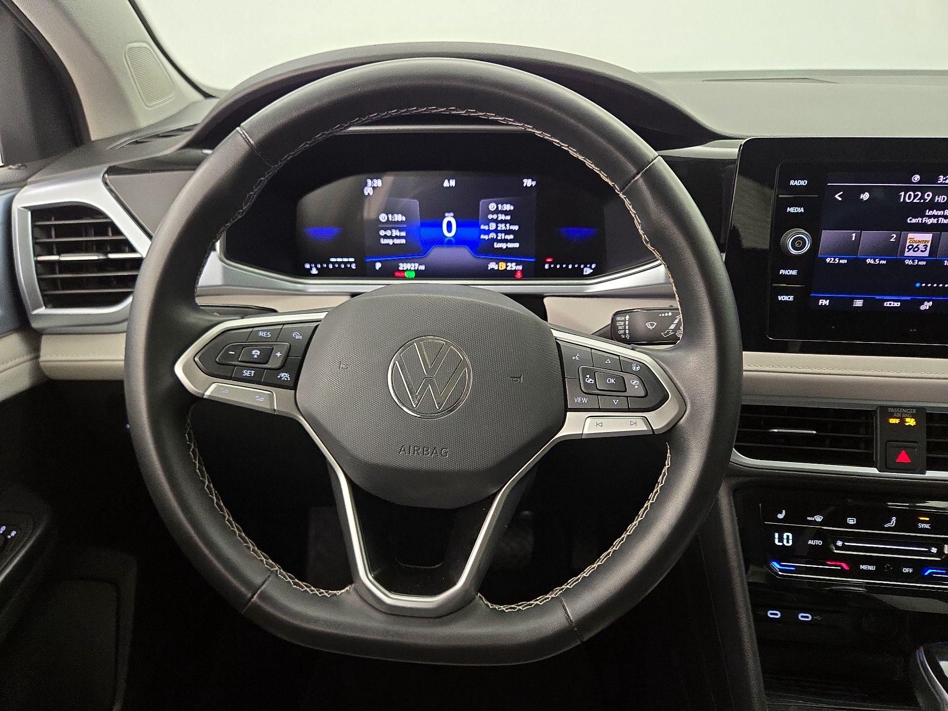 Thumbnail: 2025 Volkswagen Taos - 10