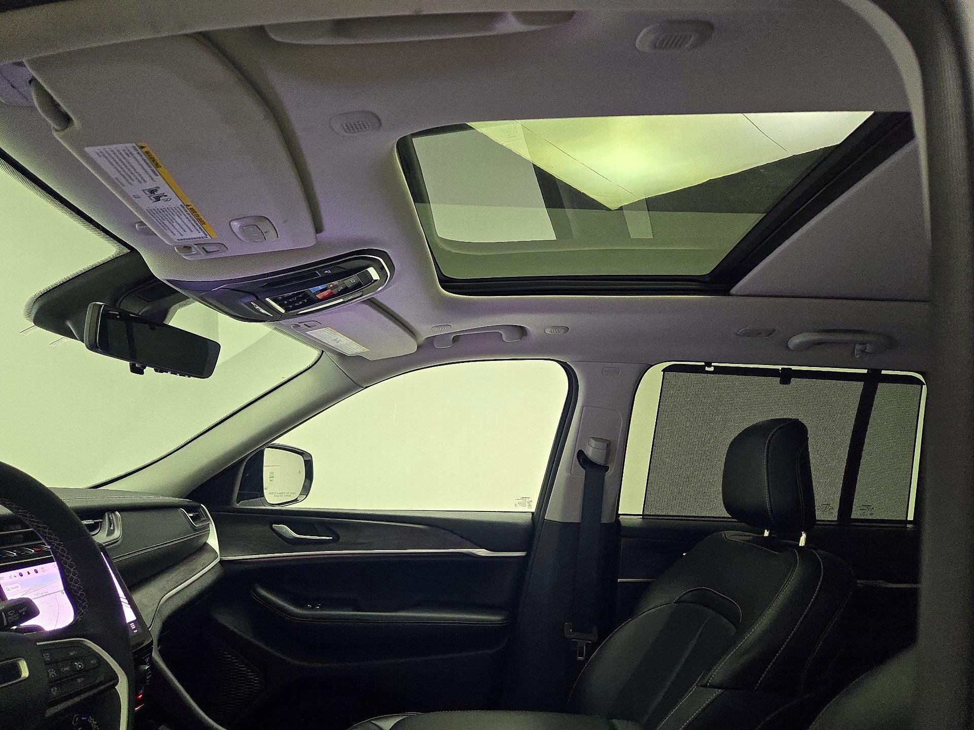 Thumbnail: 2023 Jeep Grand Cherokee - 19