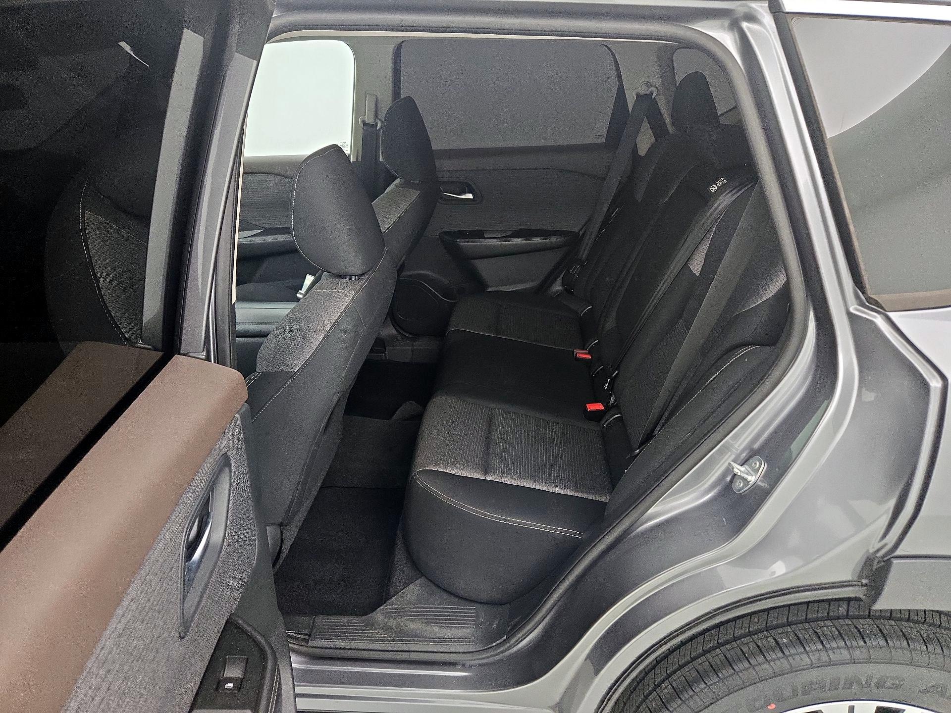 Thumbnail: 2021 Nissan Rogue - 18