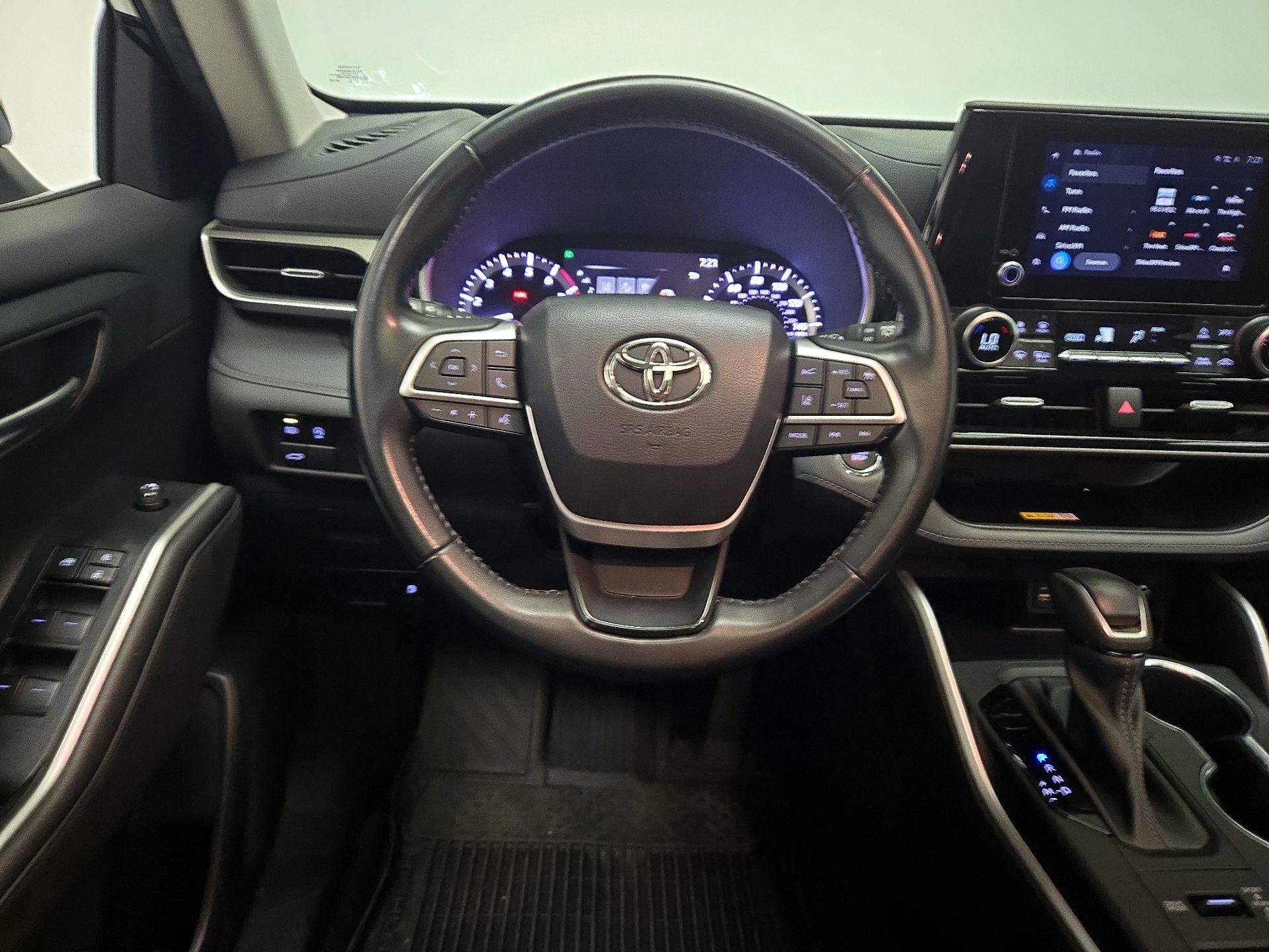 Thumbnail: 2023 Toyota Highlander - 10