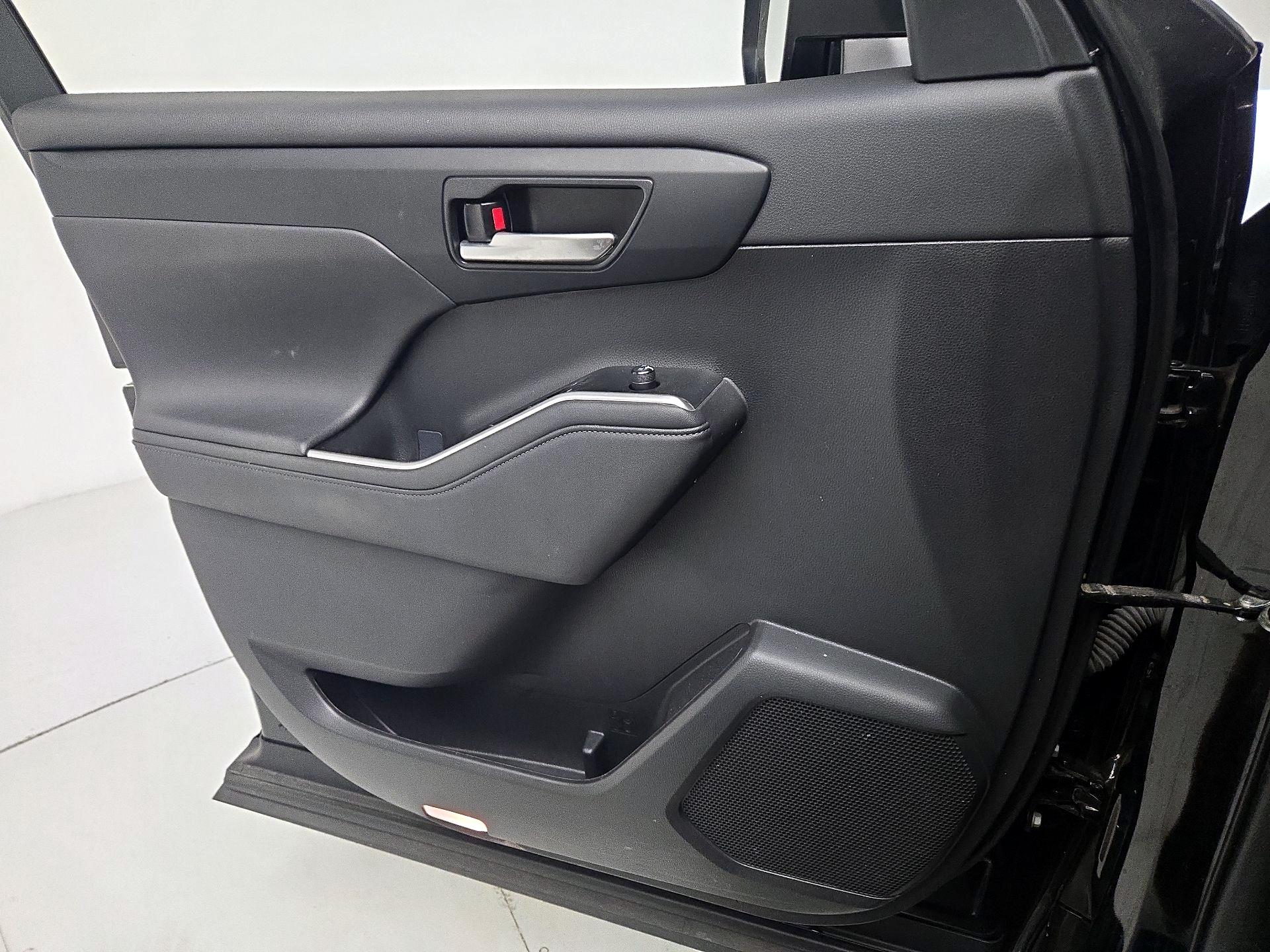 Thumbnail: 2023 Toyota Highlander - 12
