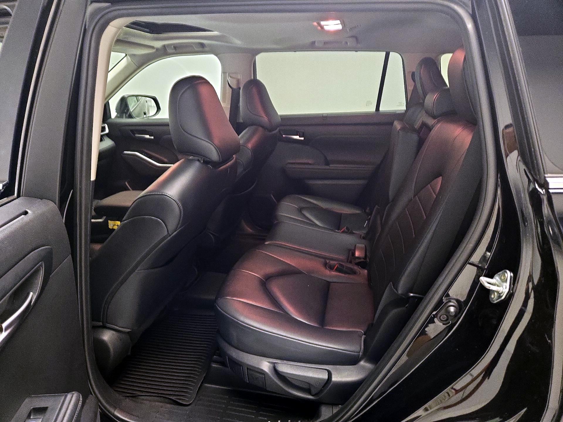 Thumbnail: 2023 Toyota Highlander - 20