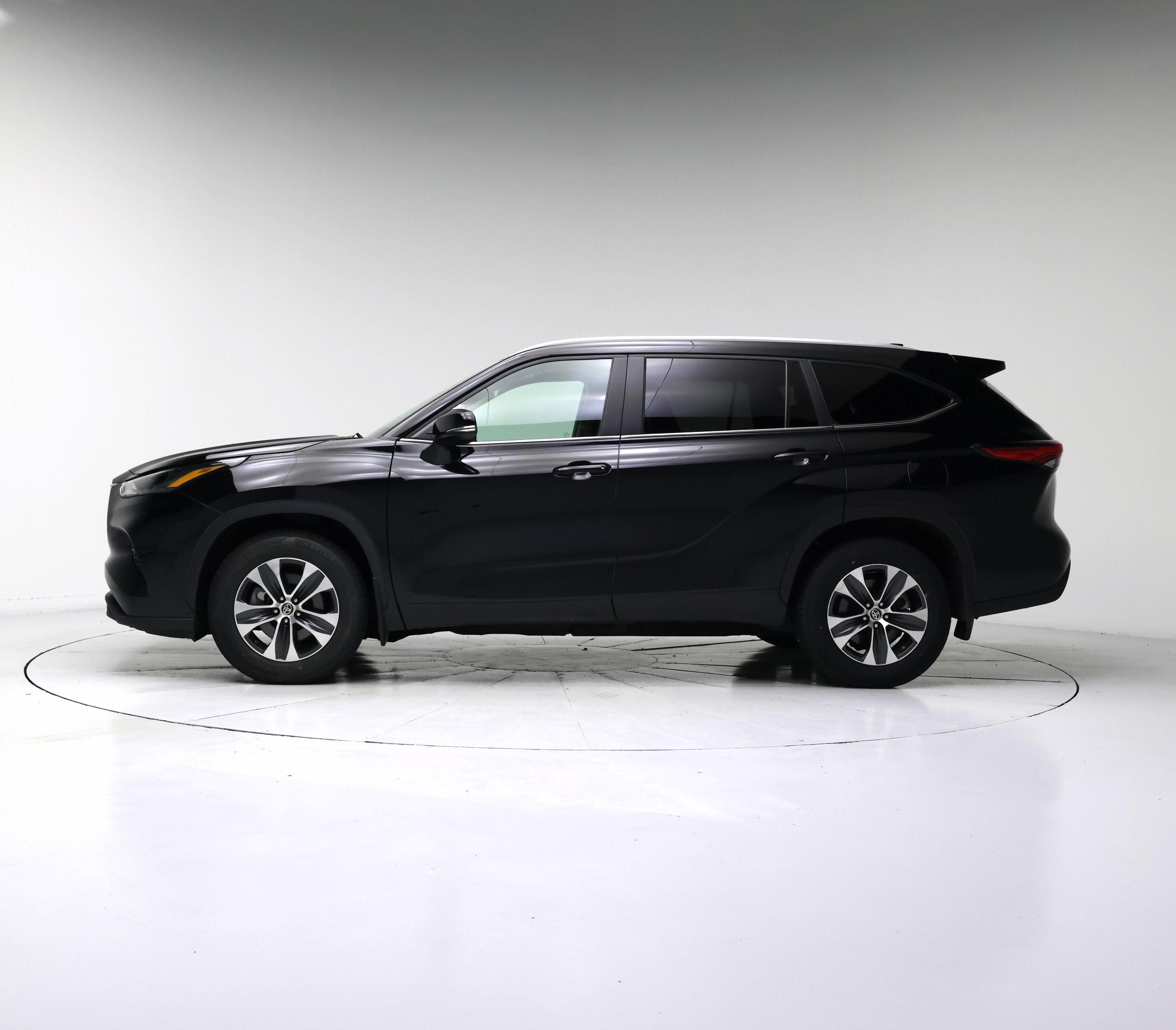 Thumbnail: 2023 Toyota Highlander - 3