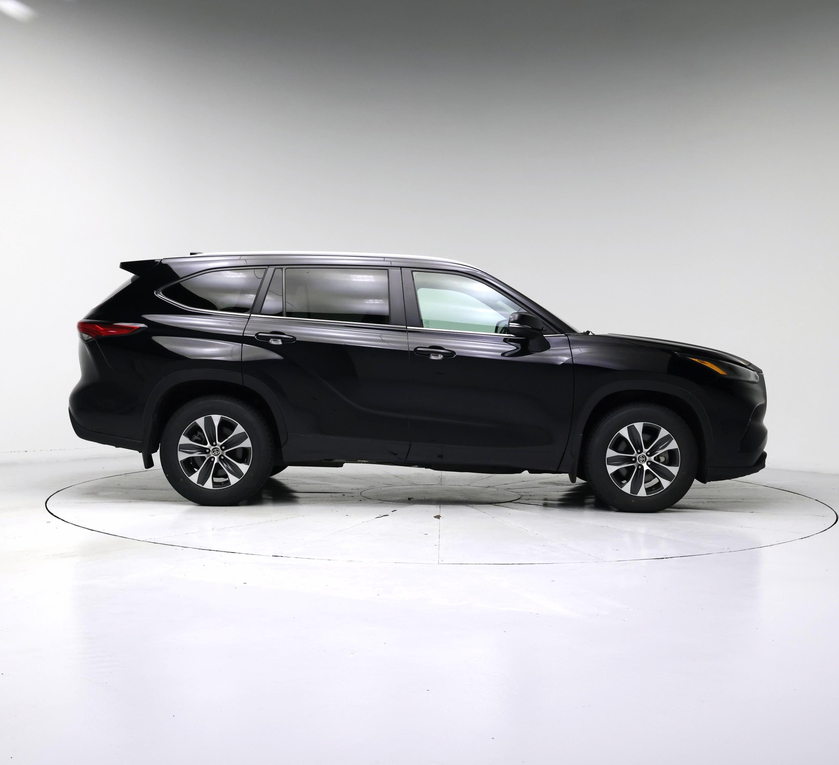 Thumbnail: 2023 Toyota Highlander - 7