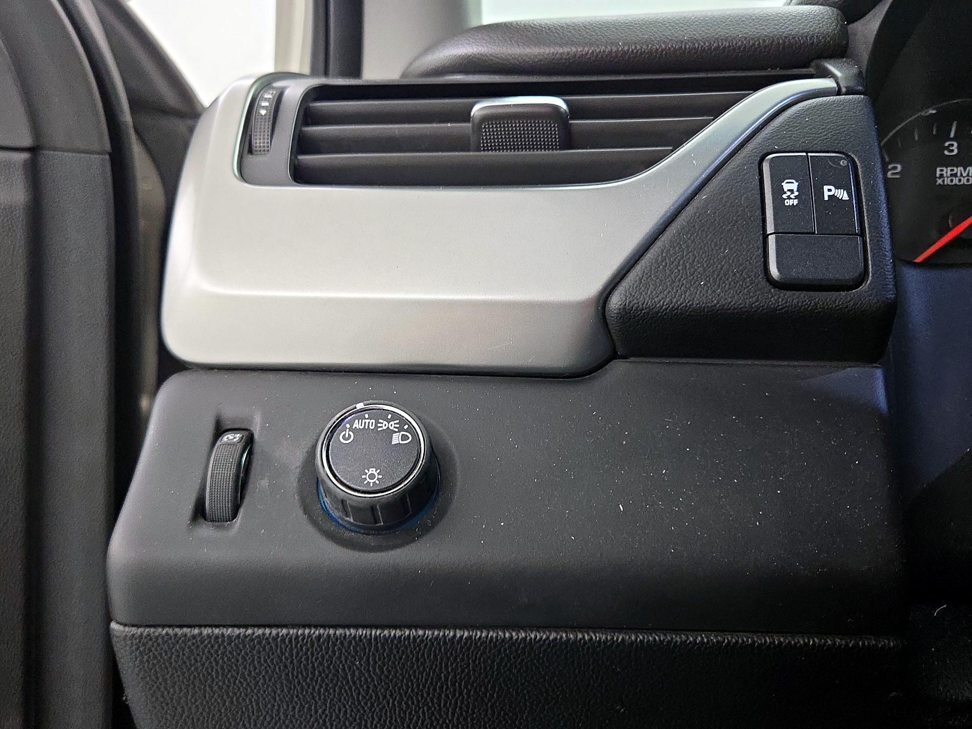 Thumbnail: 2015 Chevrolet Tahoe - 13