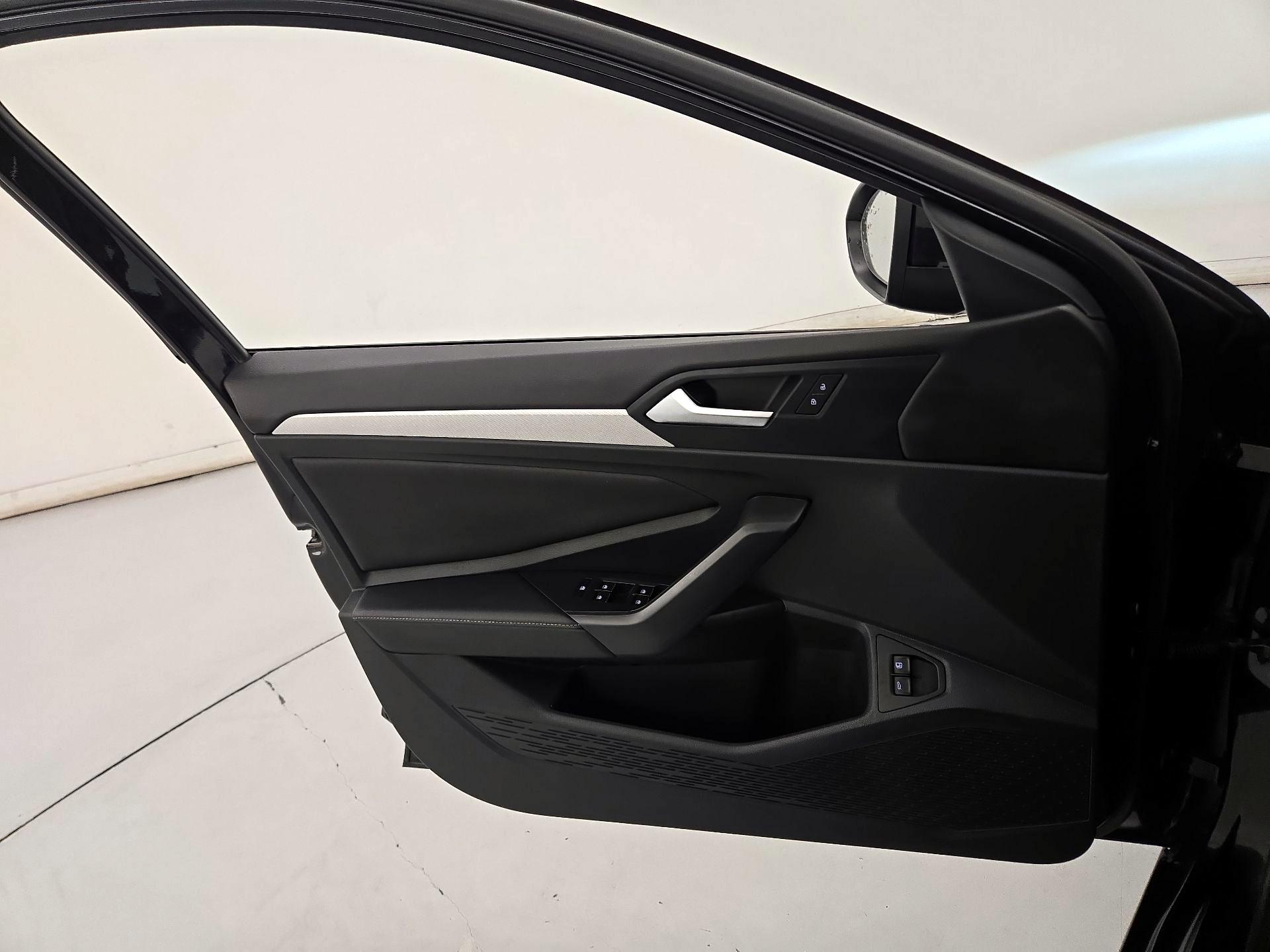 Thumbnail: 2024 Volkswagen Jetta - 12