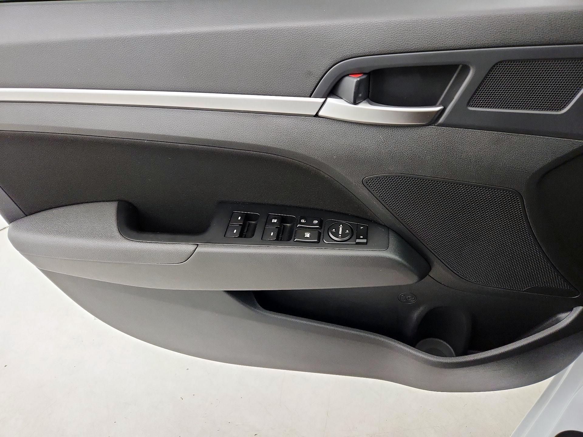 Thumbnail: 2020 Hyundai Elantra - 12